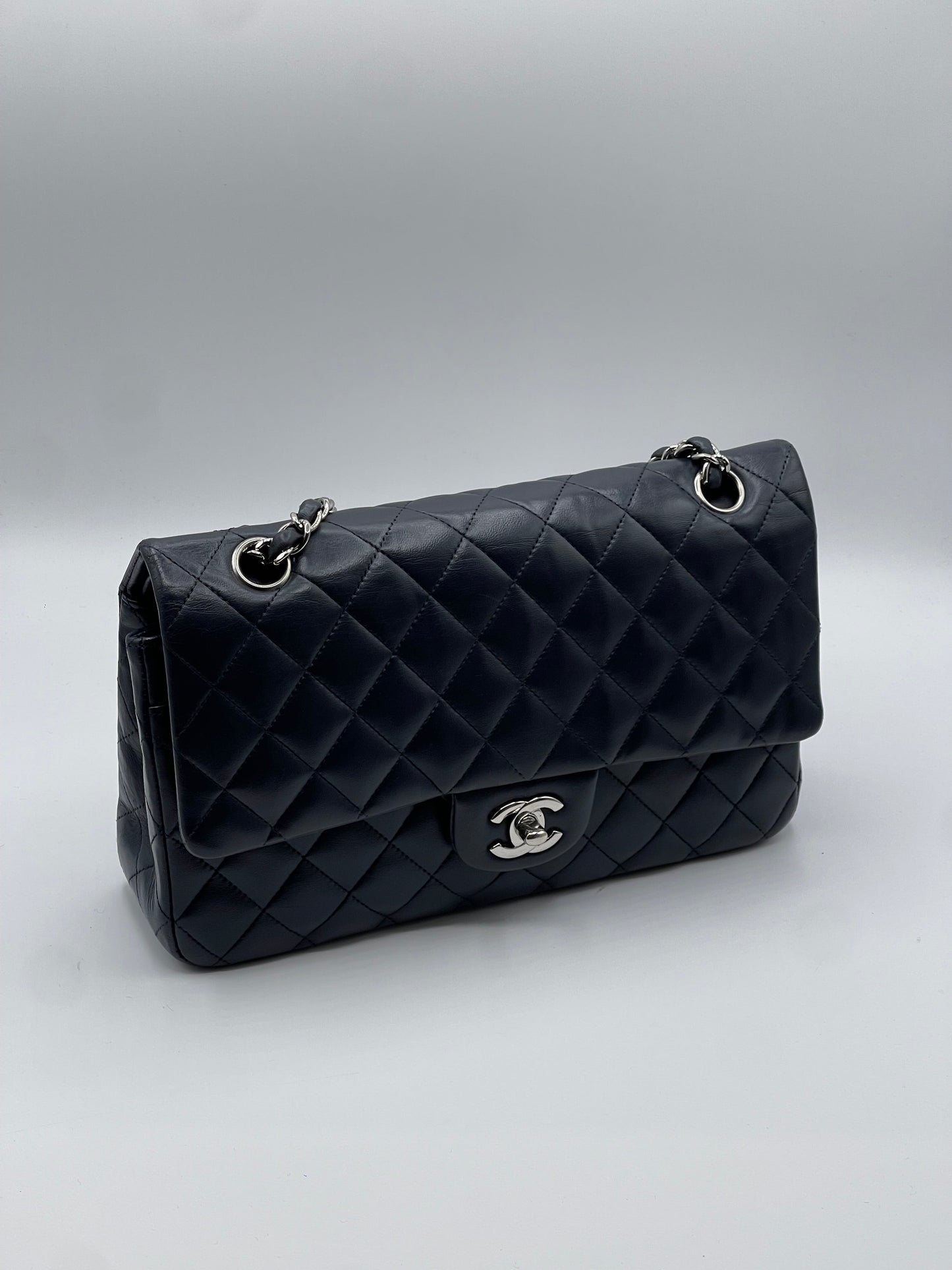 Chanel - Sac 11.12 classique timeless 25 bleu marine
