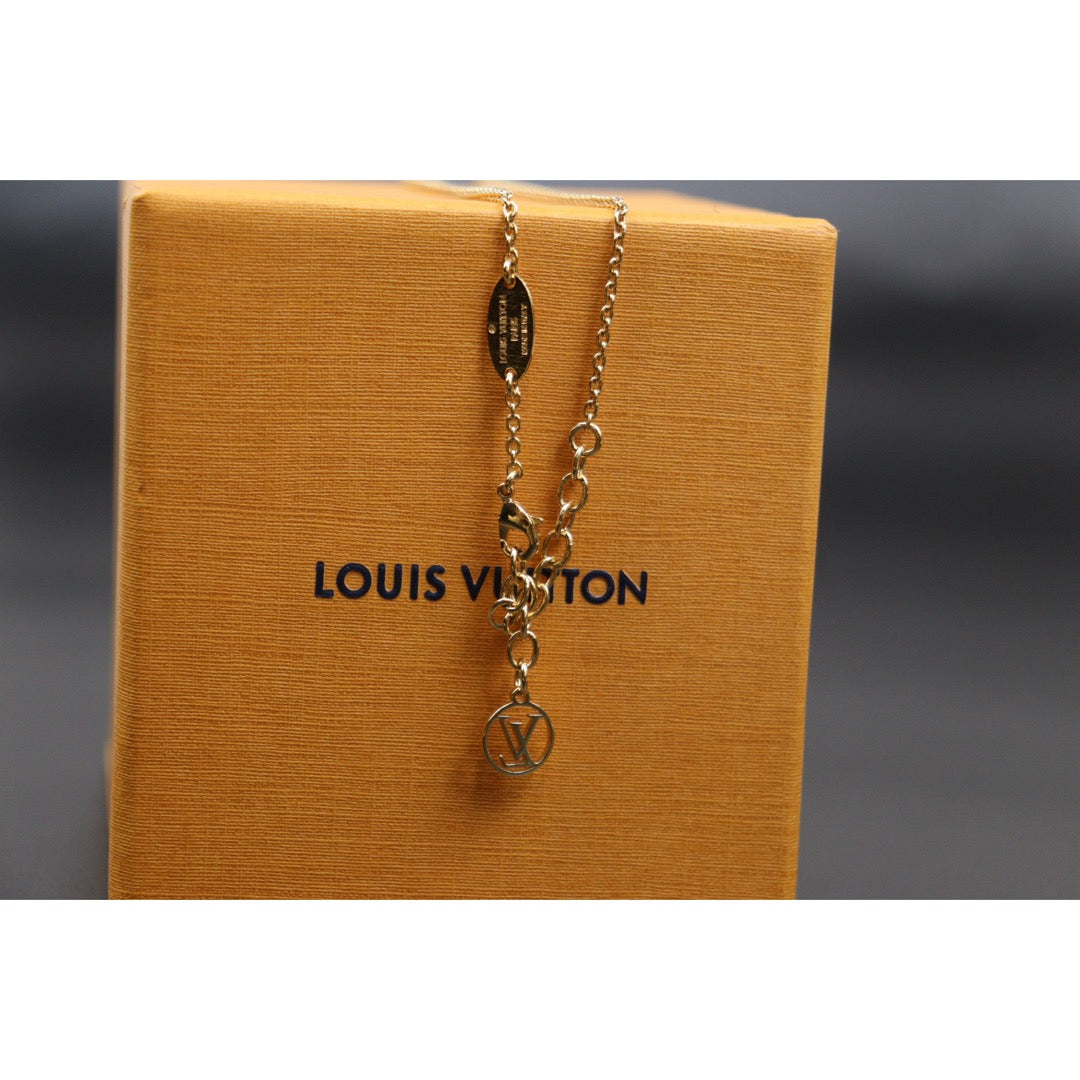 Excellent（Rank SA）｜ LV Collier Essential V Necklace ｜25032707