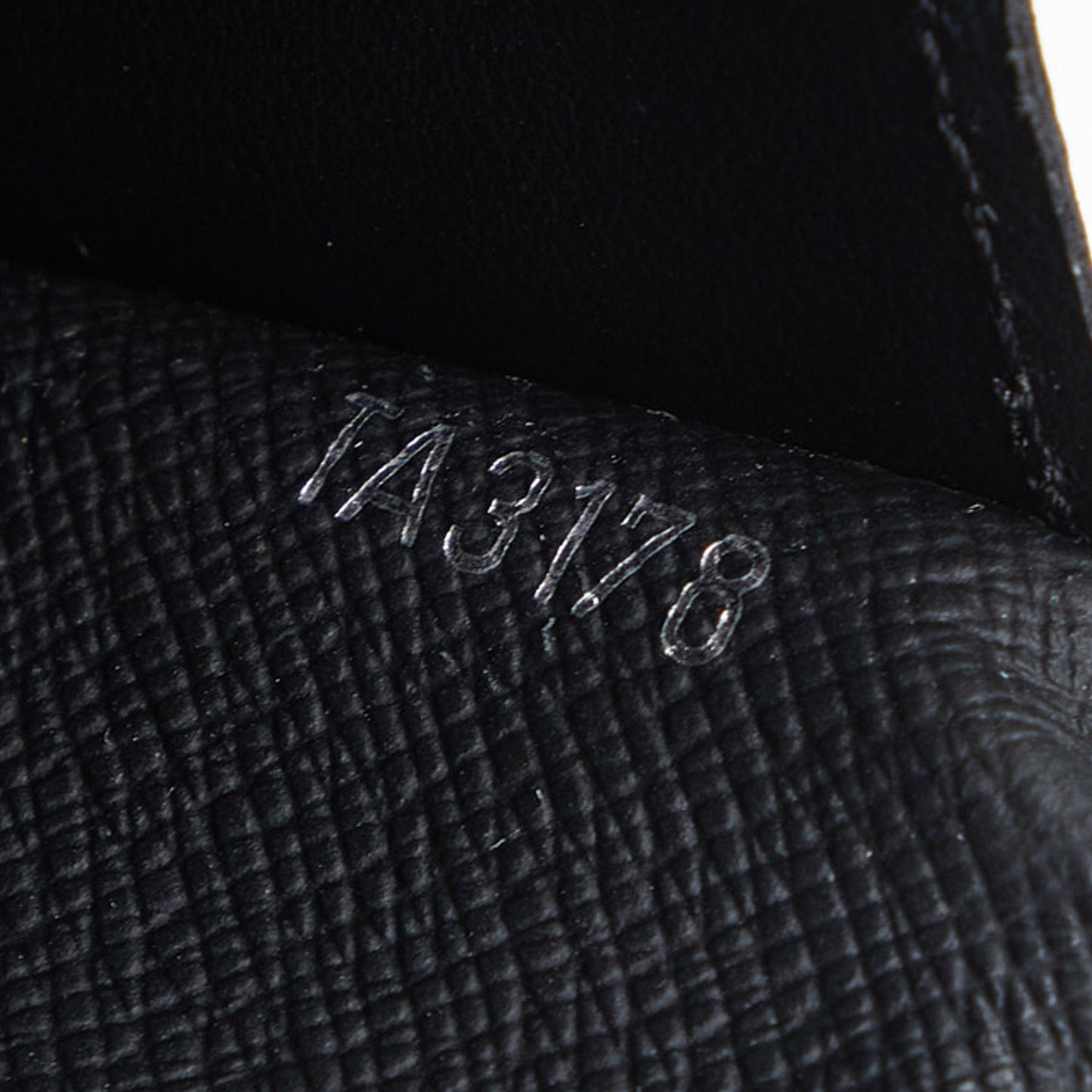 LOUIS VUITTON Taiga Portefeuille Long Wallet Long Wallets