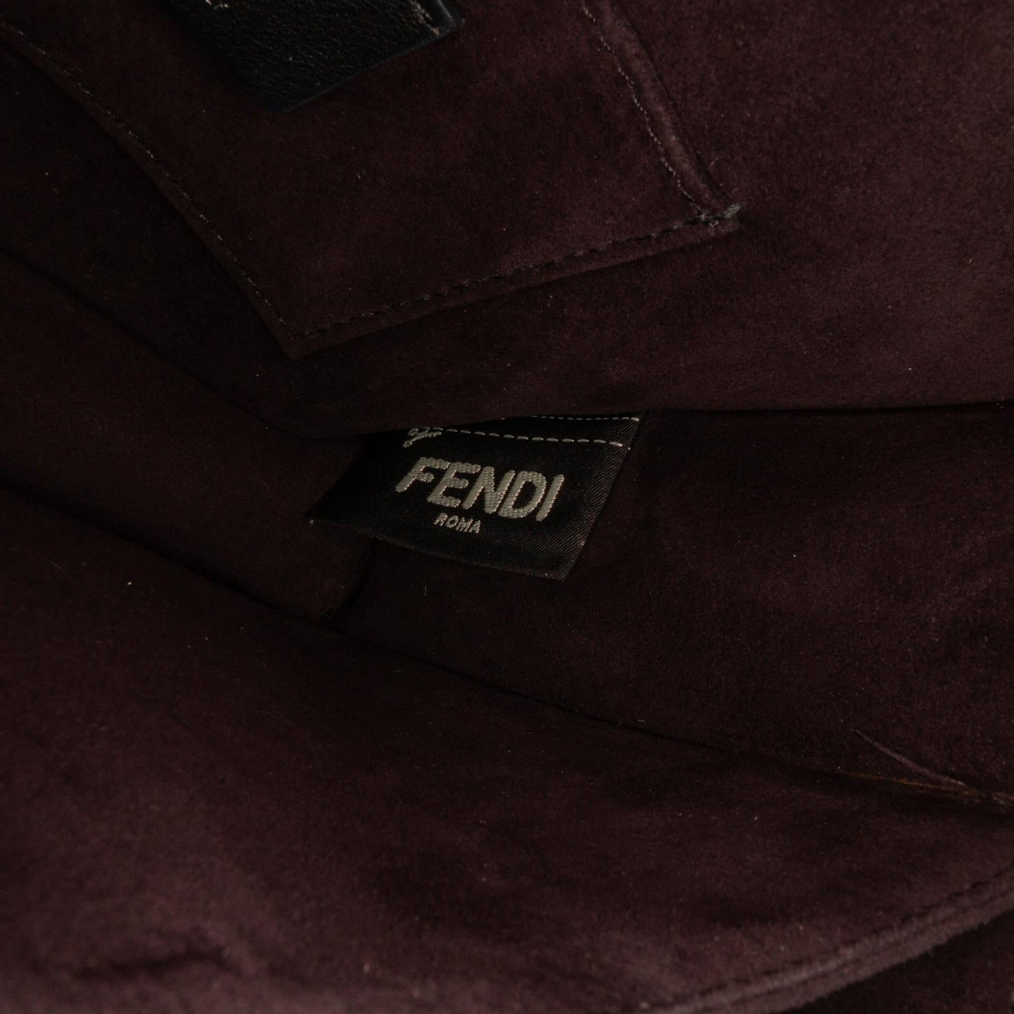 Fendi Small Kan I Crossbody Bag (SHG-JPToGk)