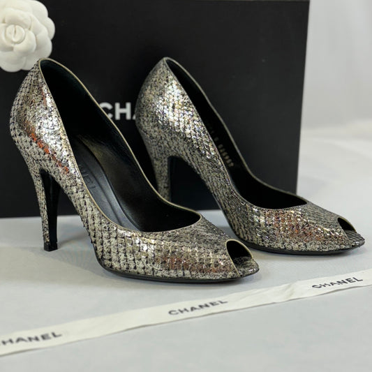 Chanel - Escarpins Python argenté T.37,5