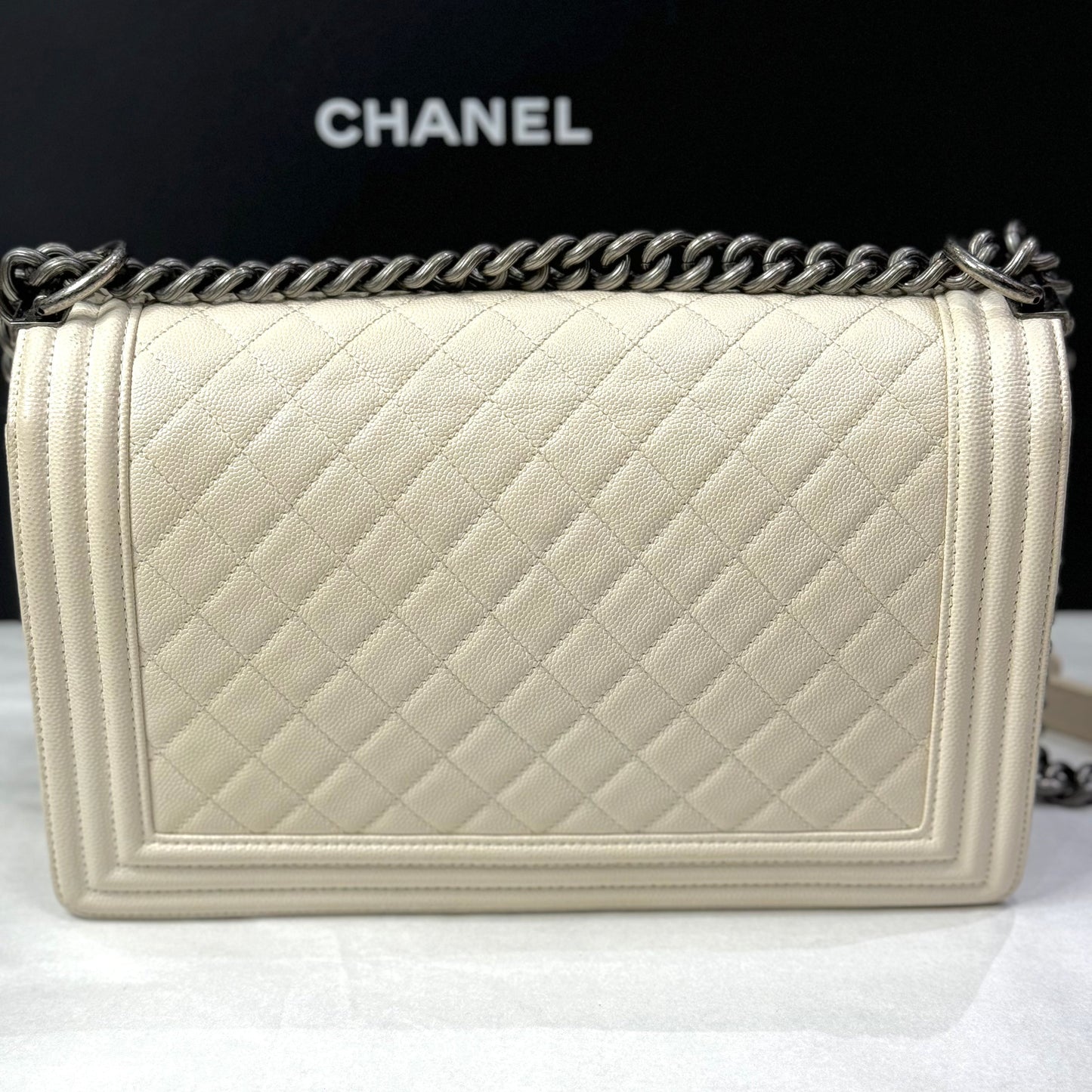 Chanel - Sac Boy allongé blanc