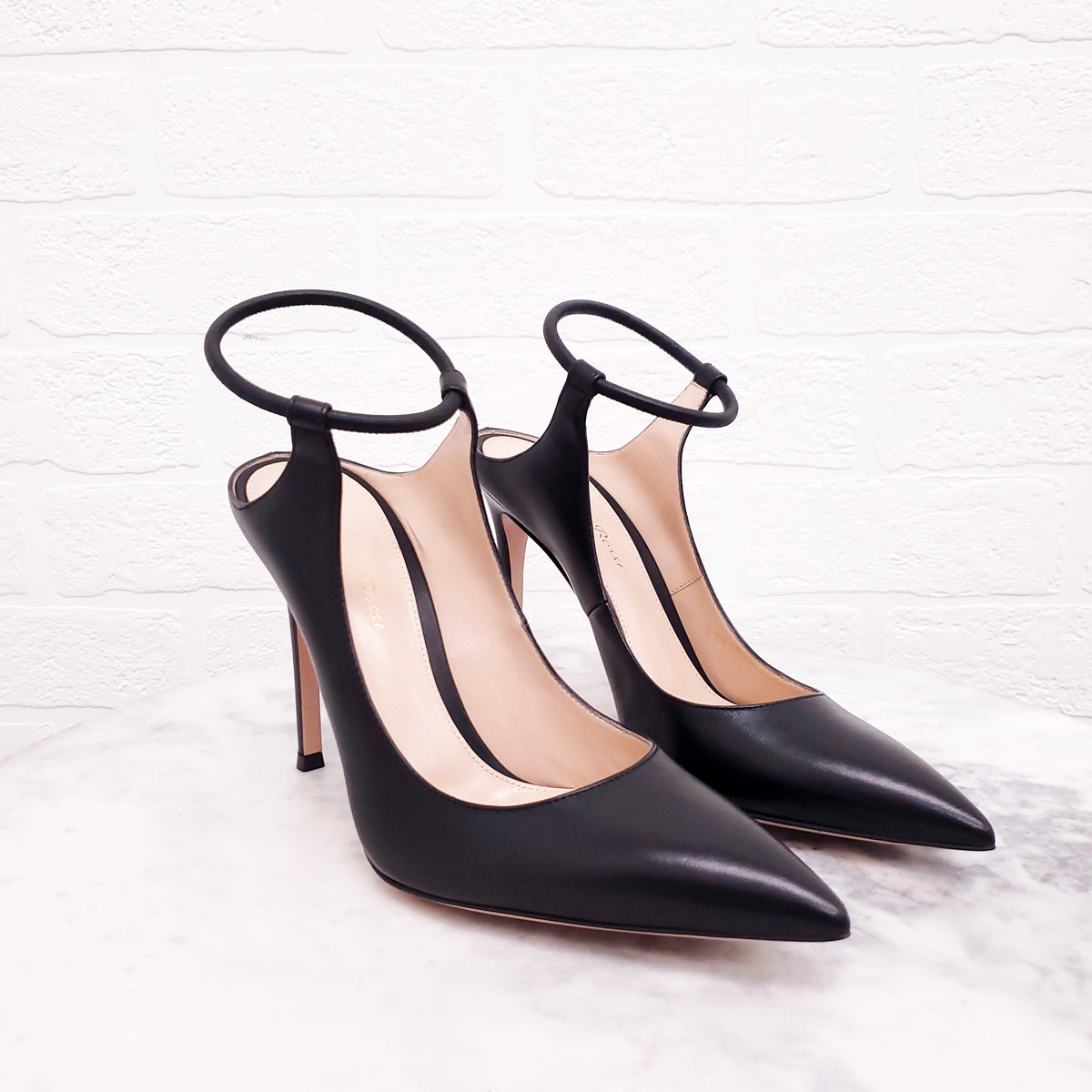 GIANVITO ROSSI BLACK LEATHER HEELS WITH ANKLE STRAP - SIZE 37.5