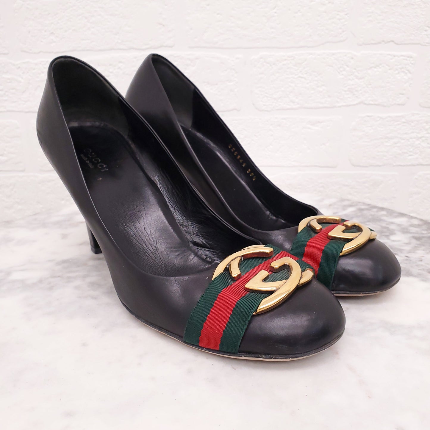 GUCCI BLACK HEELS WITH RIBBON AND LOGO DETAIL - SIZE 39.5