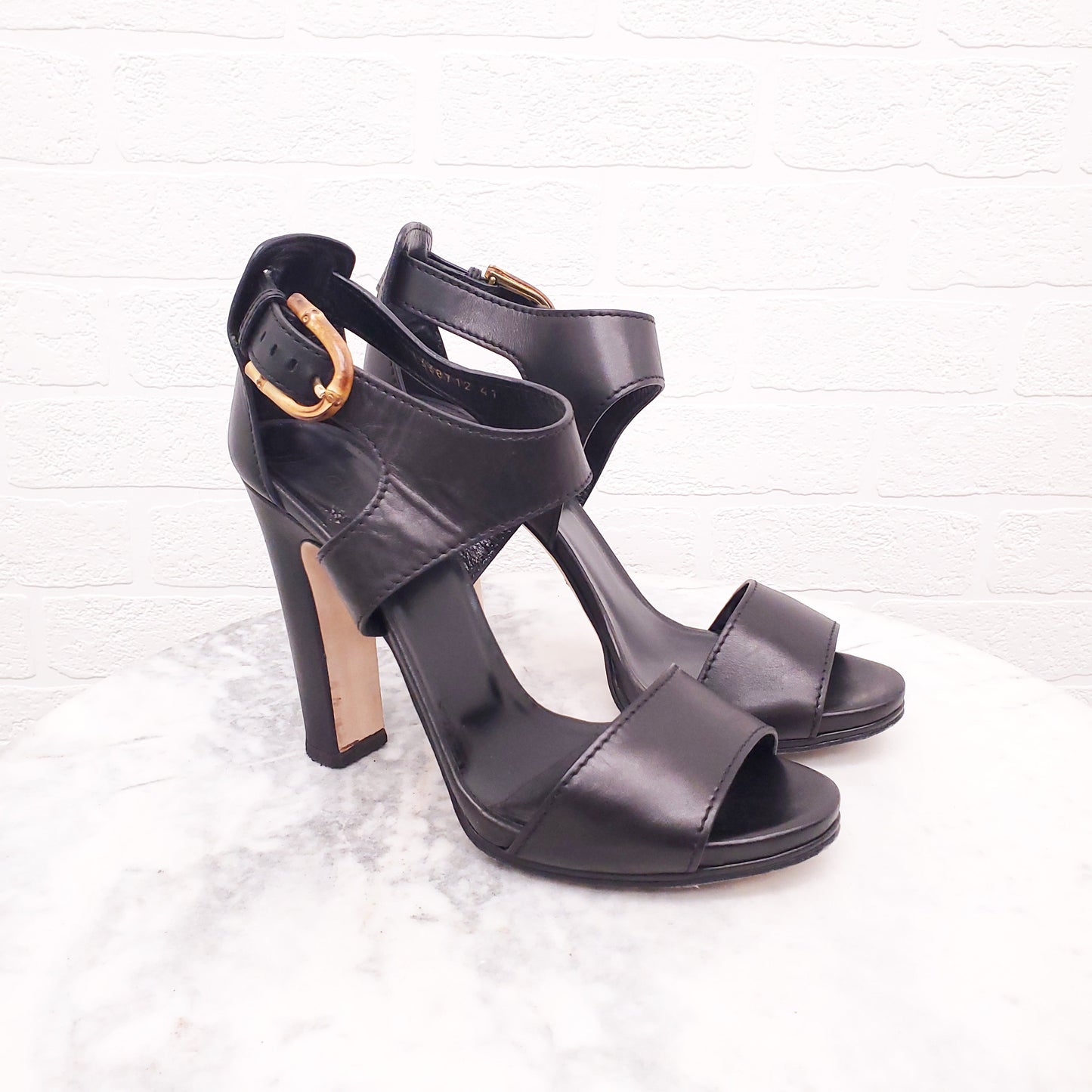 GUCCI BLACK LEATHER PUMPS WITH BAMBOO DETAIL - SIZE 41