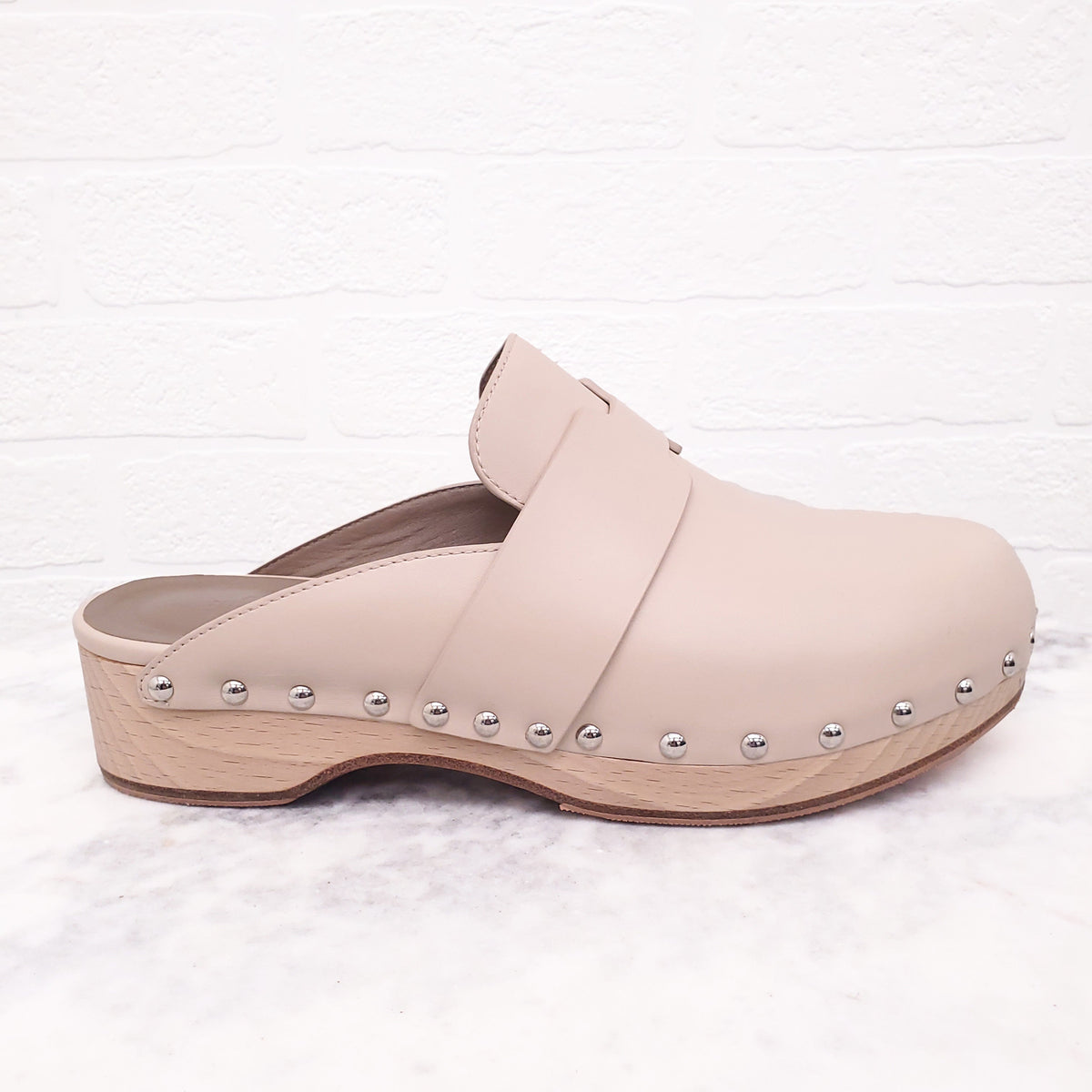 HERMÈS BEIGE LEATHER CALYA STUDDED CLOGS - SIZE 38