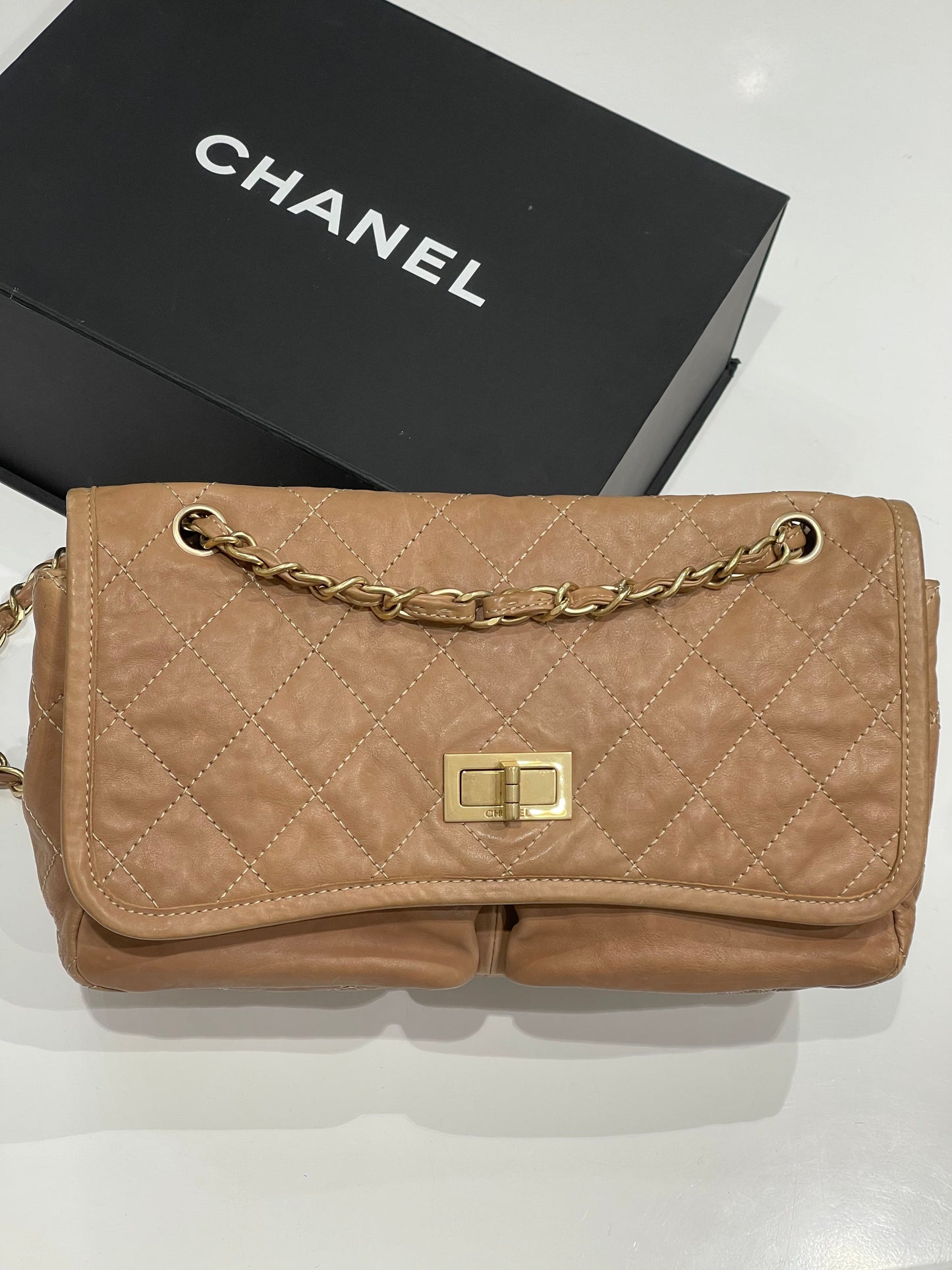 Chanel - sac fermoir mademoiselle cuir beige