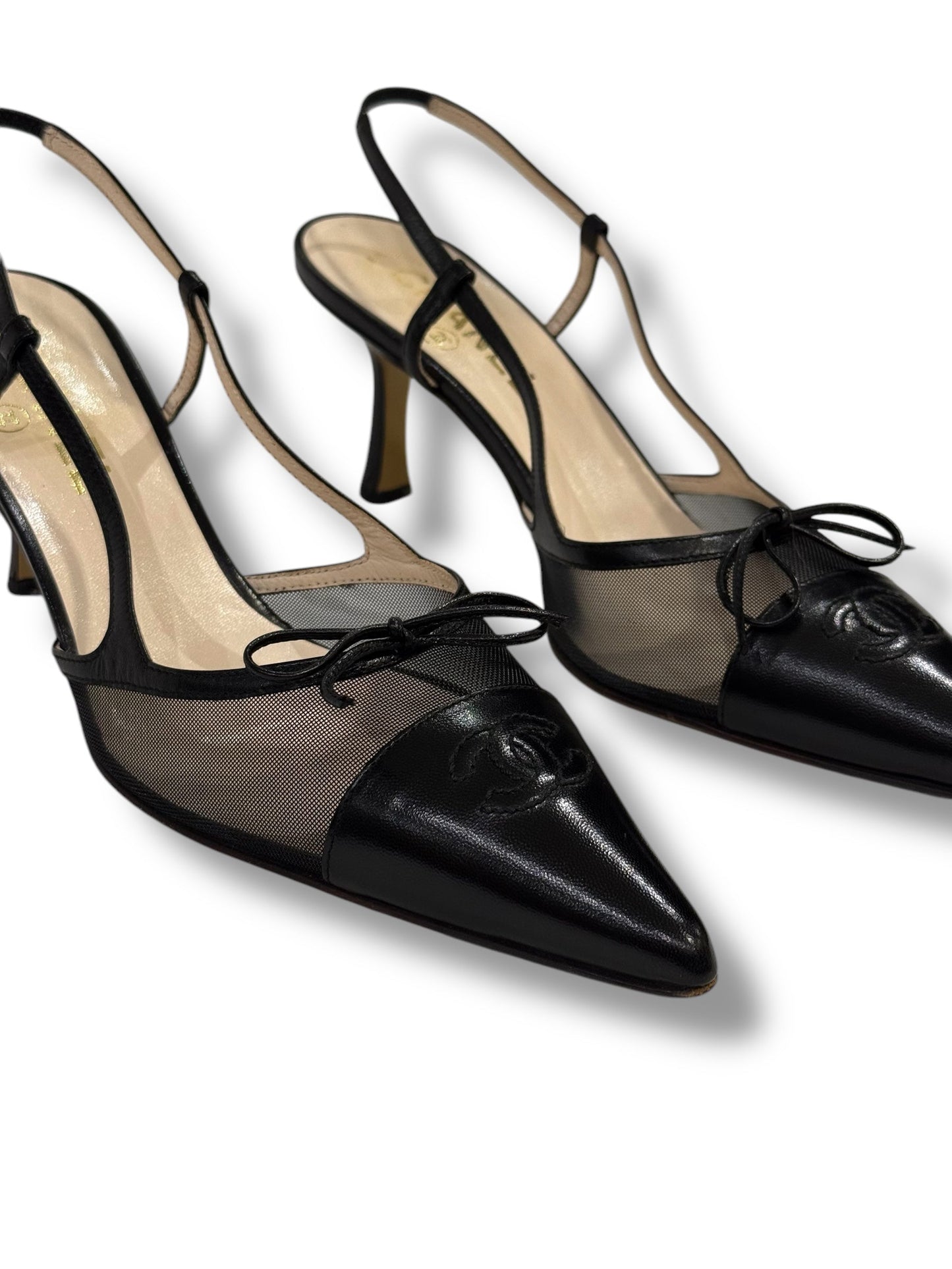 Chanel - Escarpins bouts pointus T.38,5