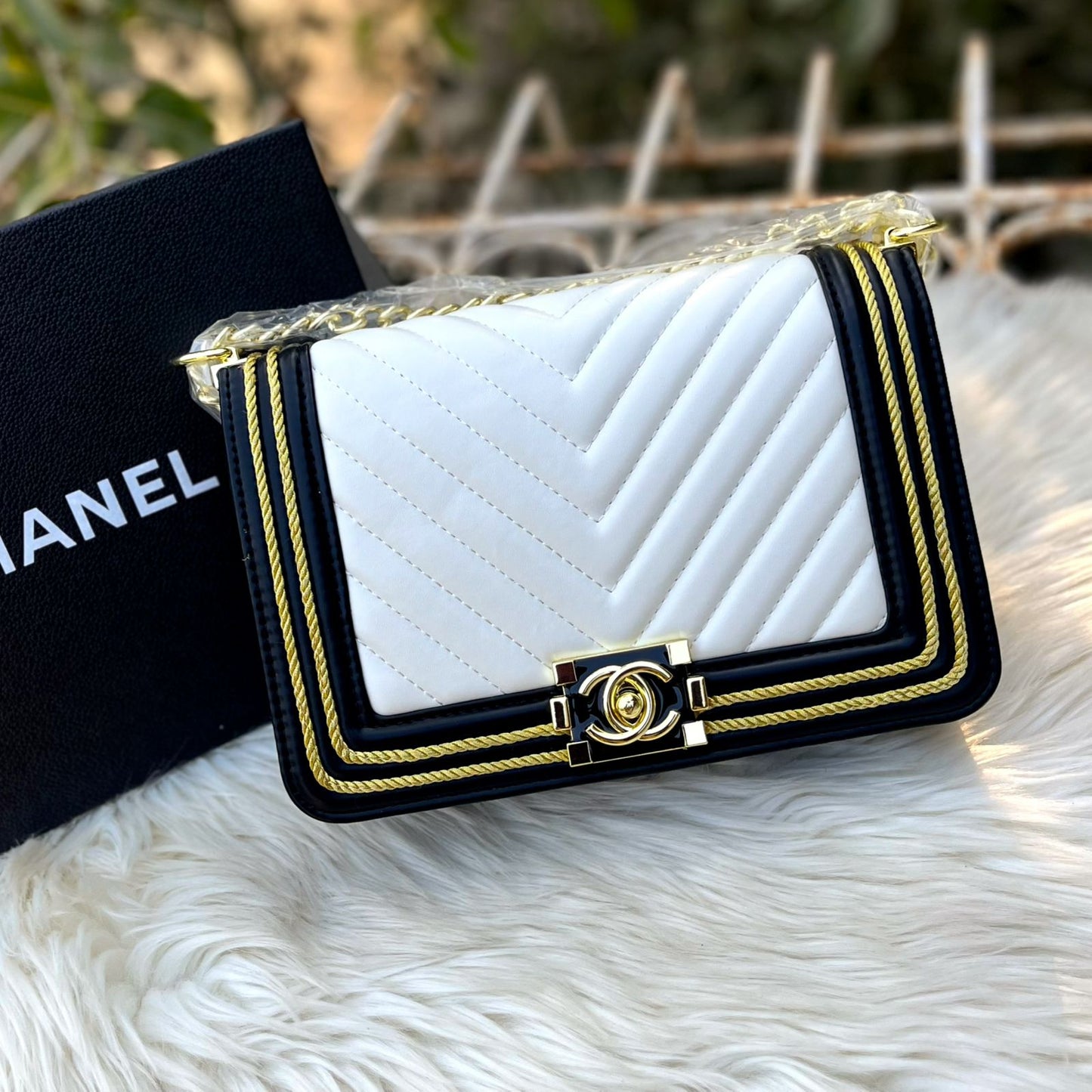 CHANEL Crossbody Bag (black/white)