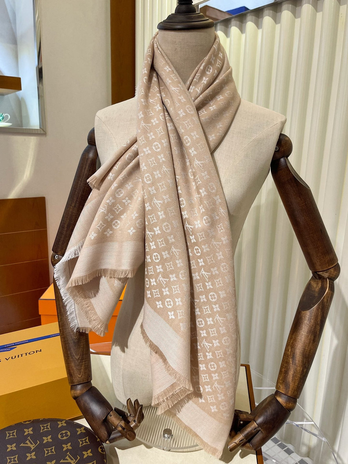 CLTH247  MONOGRAM Scarf