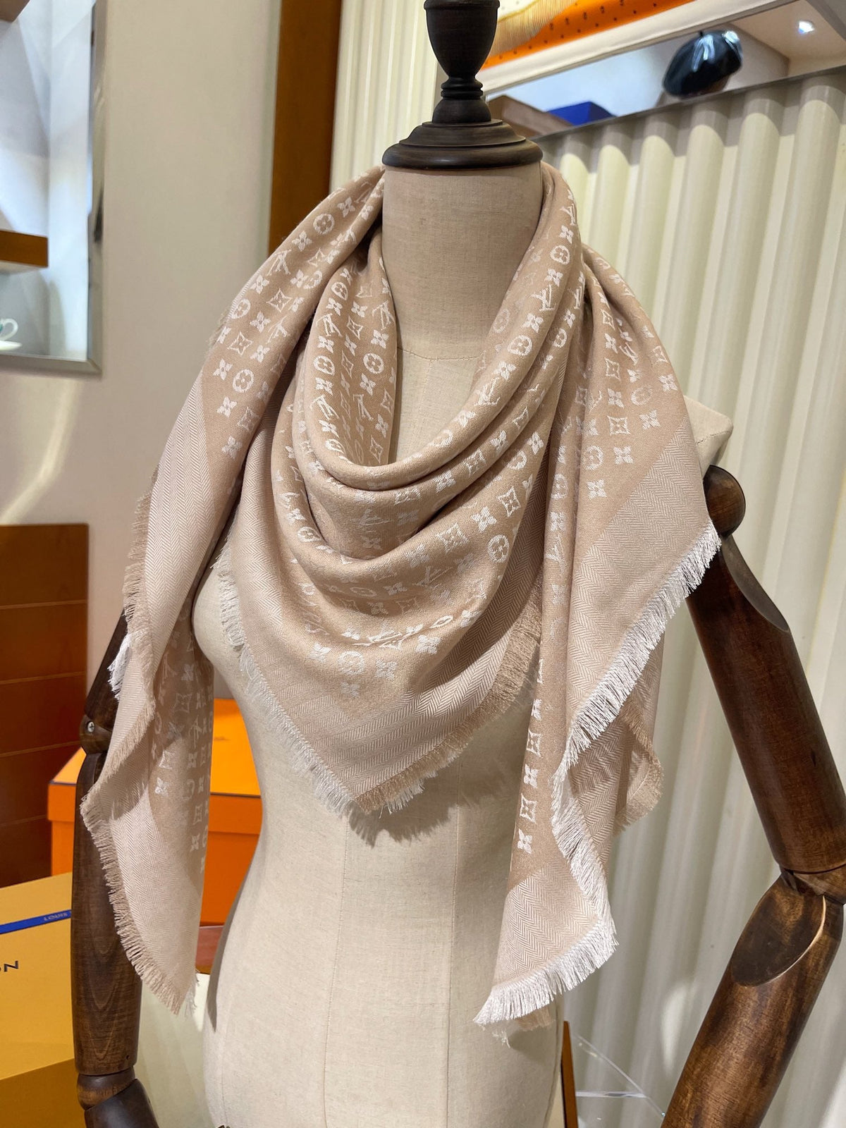 CLTH247  MONOGRAM Scarf