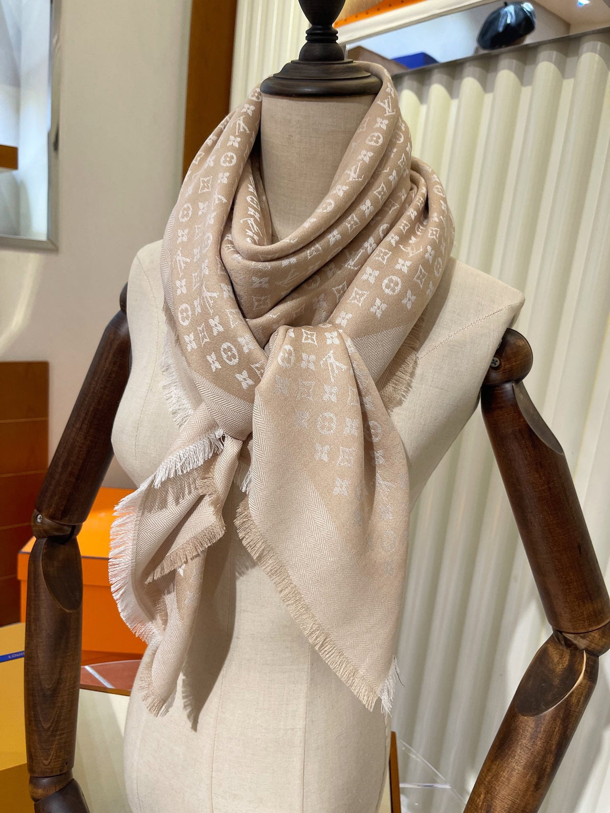 CLTH247  MONOGRAM Scarf