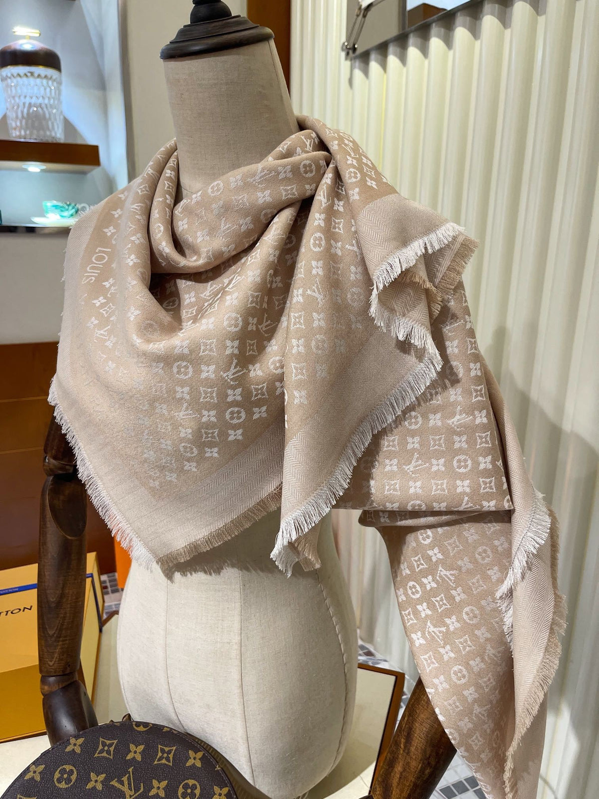 CLTH247  MONOGRAM Scarf