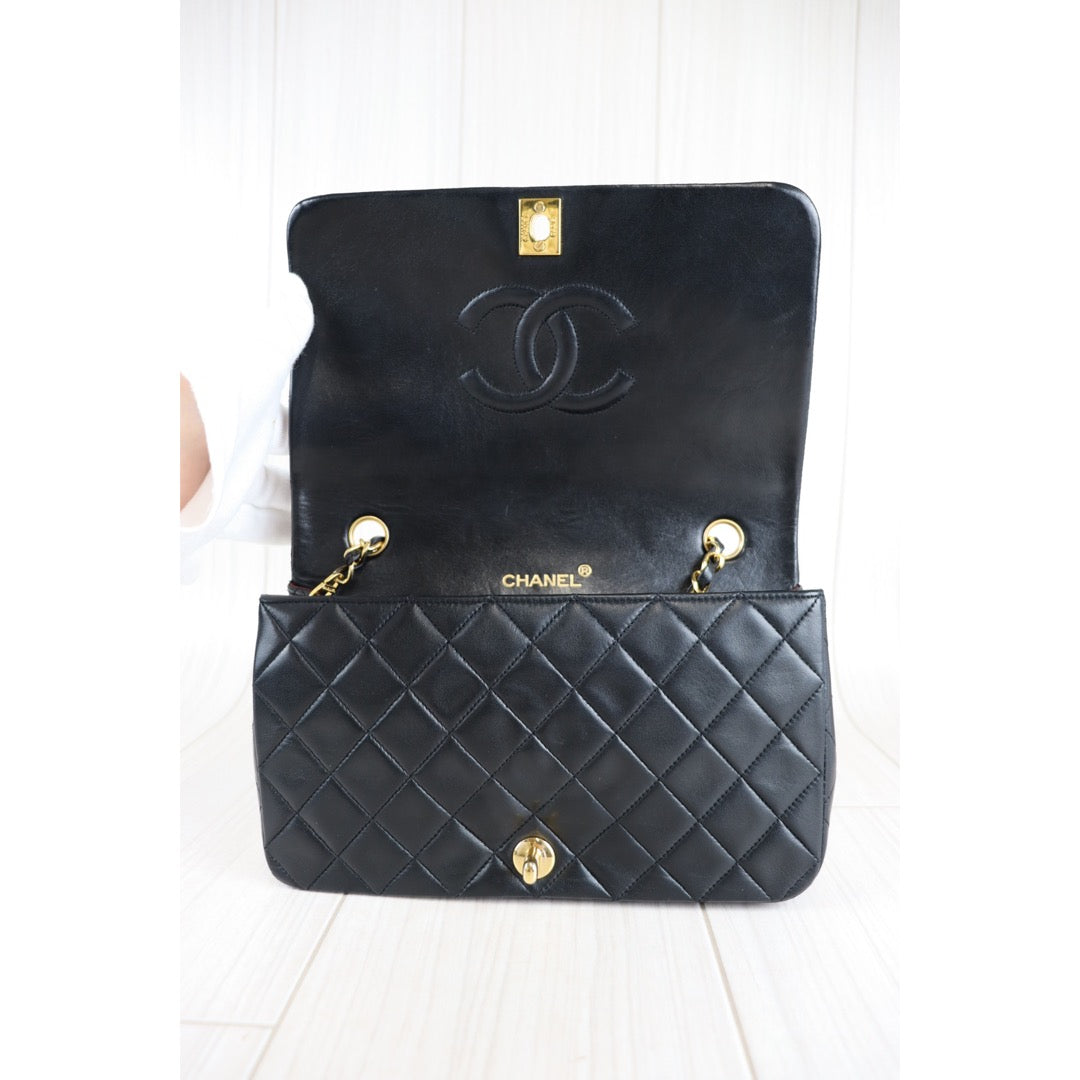 Rank A ｜CHANEL Lambskin CF23 Shoulder Bag ｜22101406