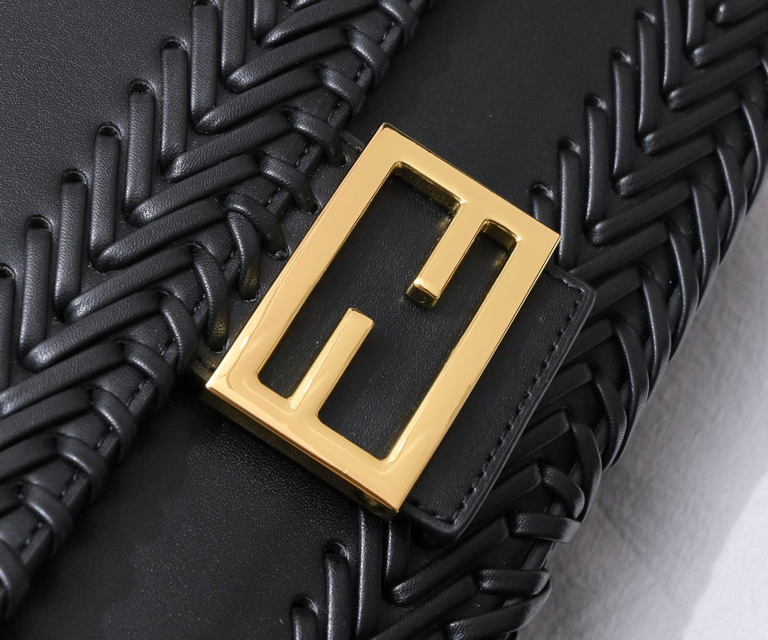 FF187 Baguette / 10.6x5.9x2.3inch