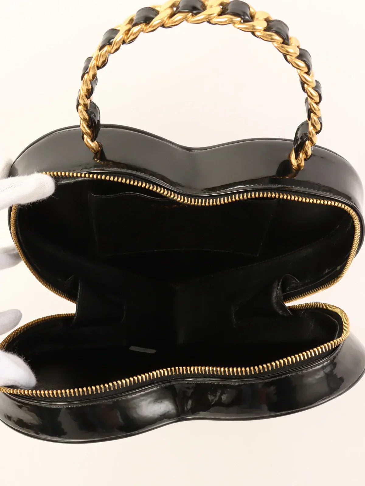 CHANEL Around 1995 Made Patent Heart Cc Mark Stitch Vanity Black/White