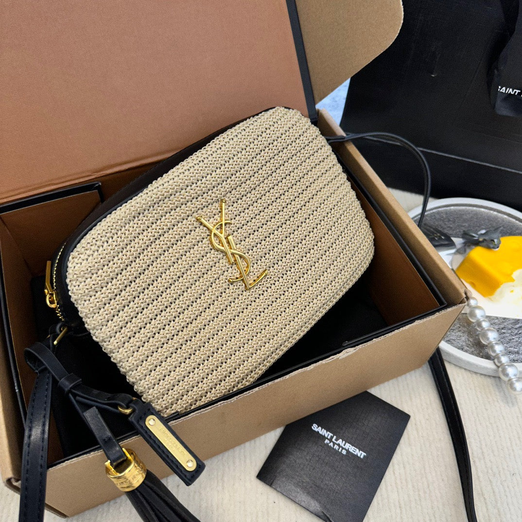 YSK244 Lou Camera Bag in Raffia and Smooth Leather / 9 X 6.2 X 2.4 inches
