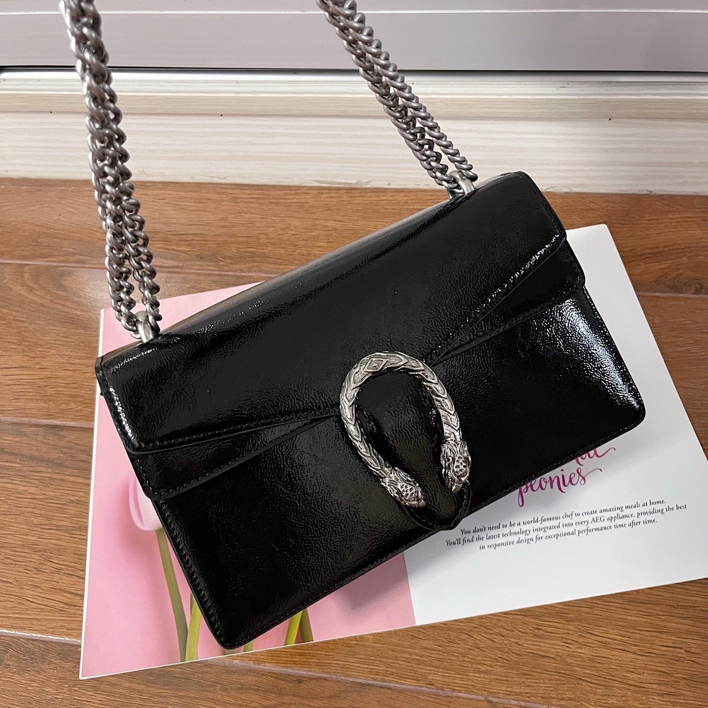 GC706 Dionysus Small Shoulder Bag / 11"W x 6.2"H x 4"D