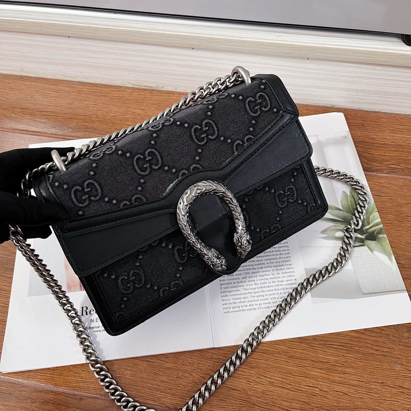 GC710 Dionysus Small Shoulder Bag / 11"W x 6.2"H x 4"D