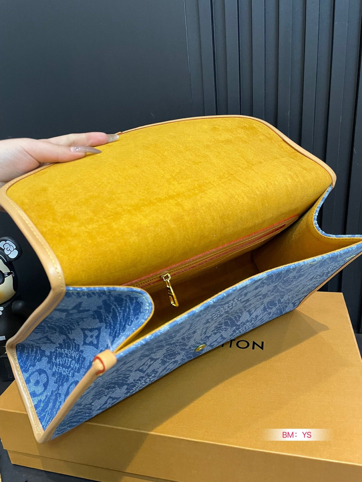 LB1214 Messenger Bag / 15x9.8x2.7inch