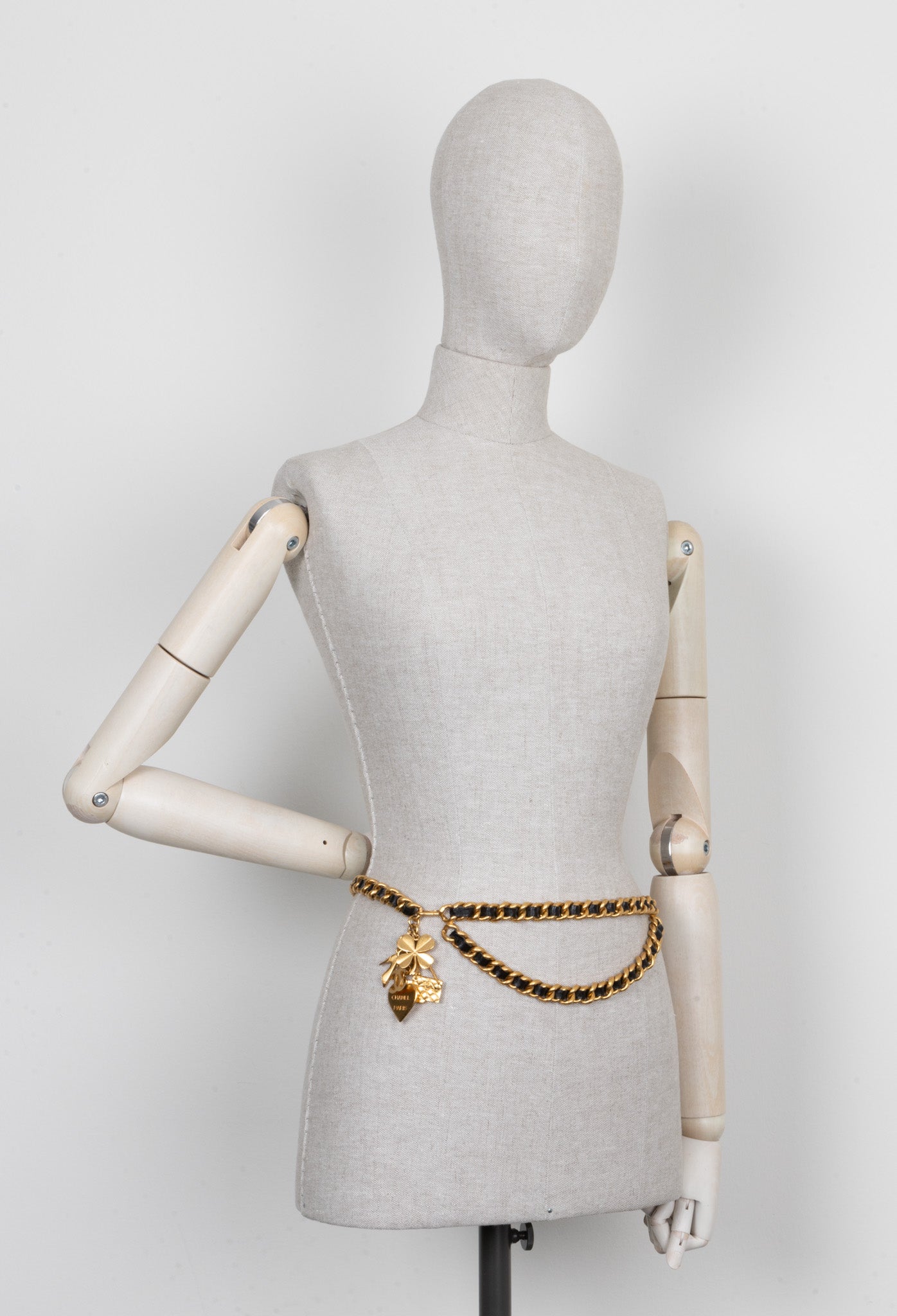 CHANEL Chain Belt Heart Gold Black