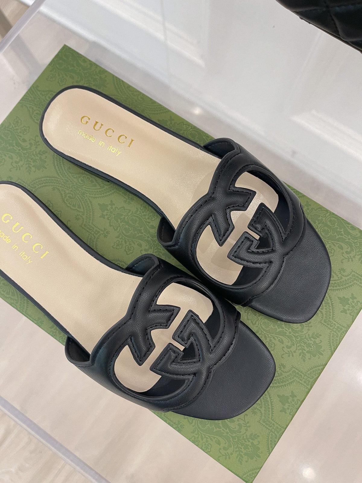 SE895 GC Women's Interlocking G cut-out Slide Sandal / Size5-10