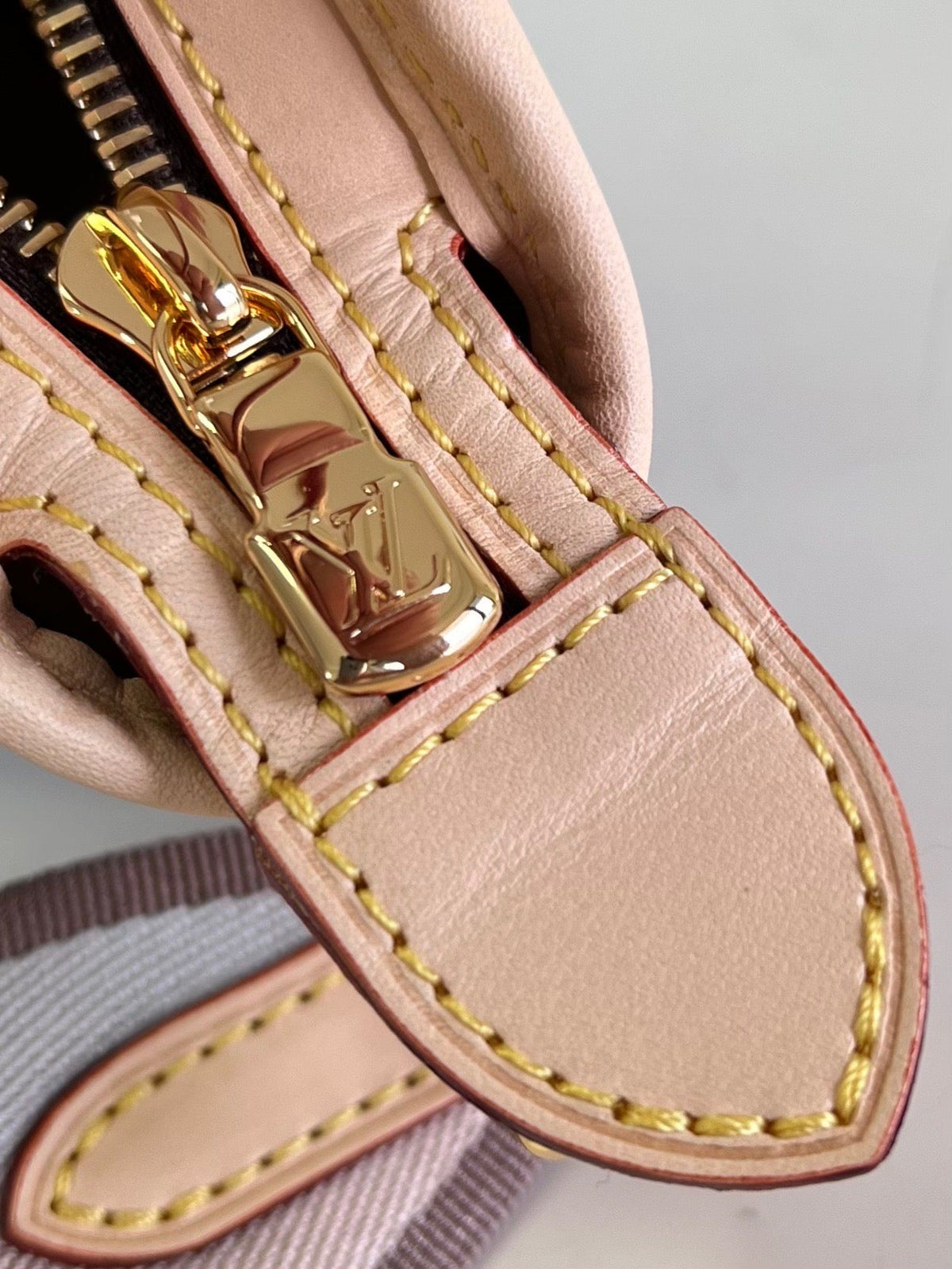 LB867 Neverfull BB / HIGHEST QUALITY VERSION / 9.4 x 5.5 x 3.5 inches
