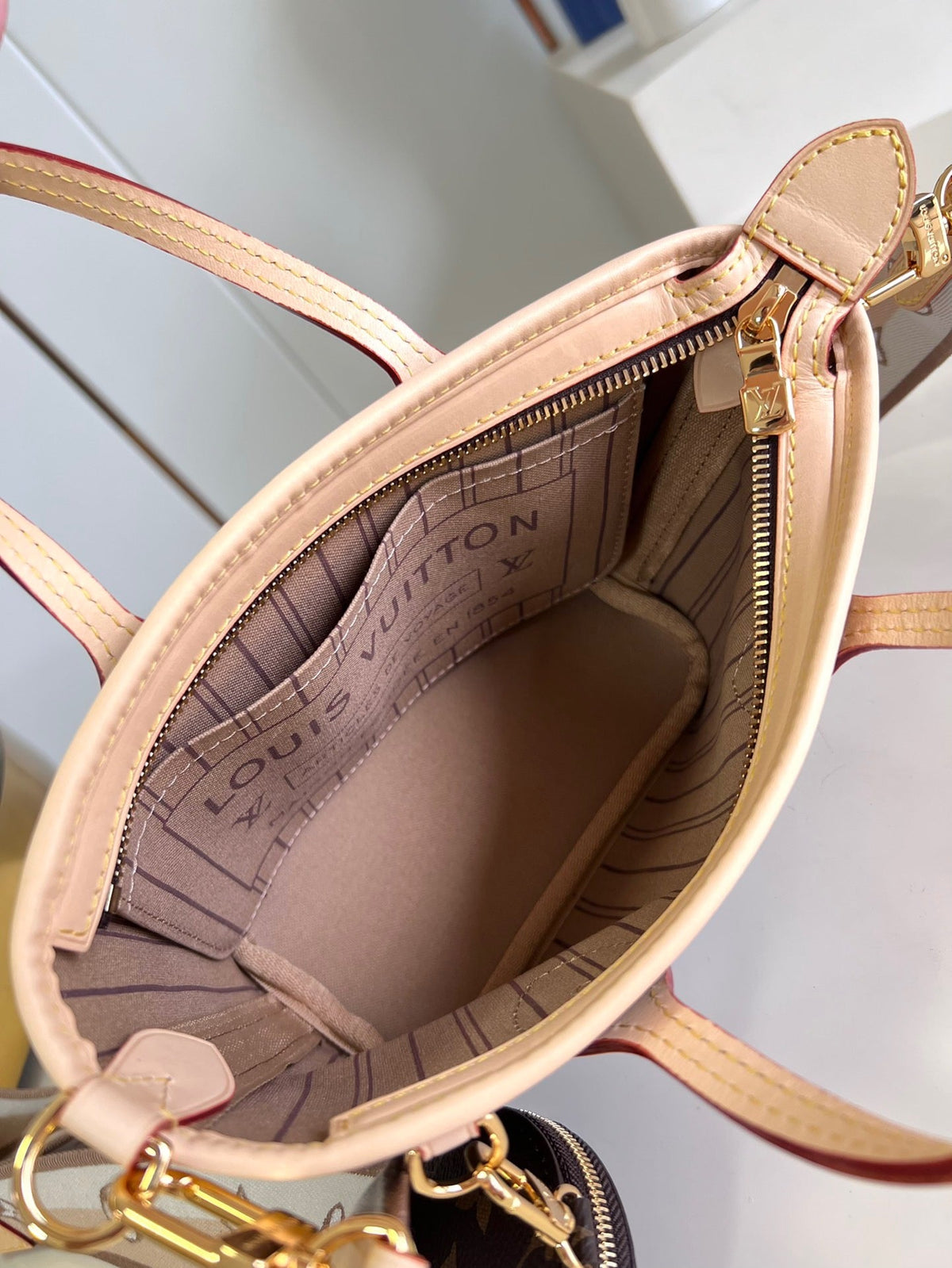 LB867 Neverfull BB / HIGHEST QUALITY VERSION / 9.4 x 5.5 x 3.5 inches