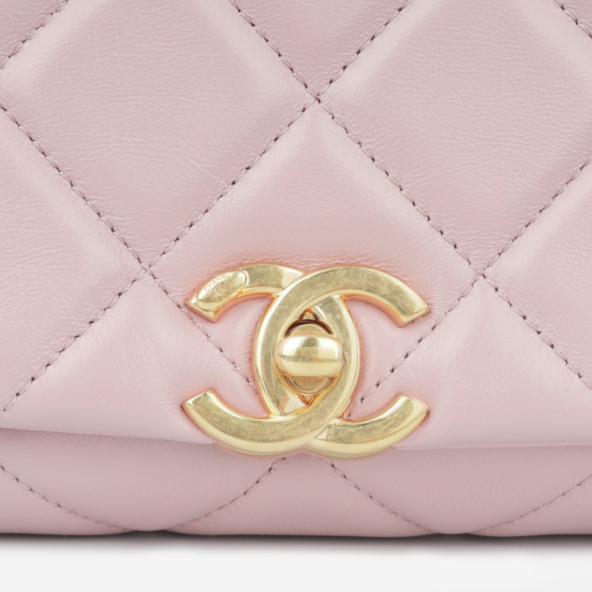 Seasonal Enamel Chain Top Flap