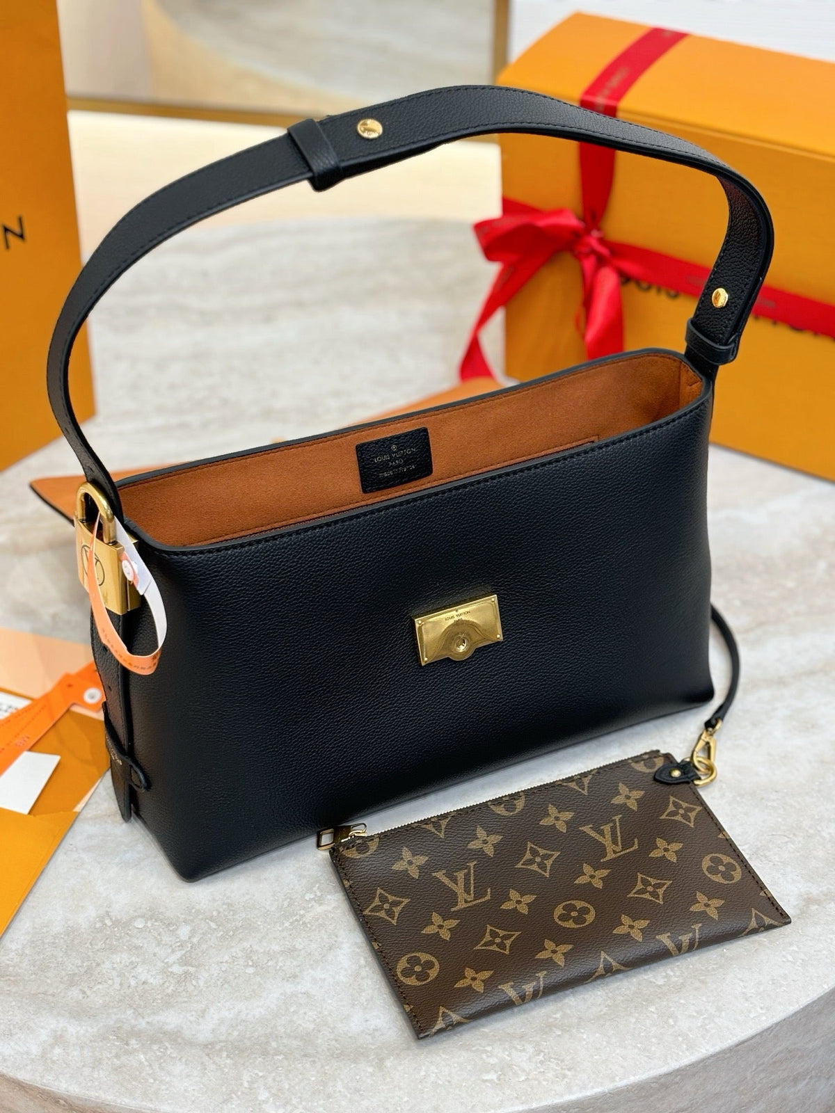 LB1221 Low Key Messenger / 11.8 x 7.1 x 4.7 inches / HIGHEST QUALITY VERSION