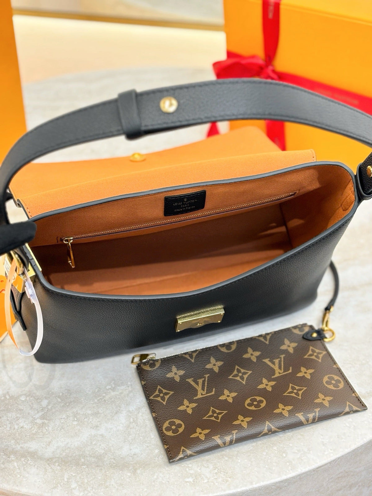 LB1221 Low Key Messenger / 11.8 x 7.1 x 4.7 inches / HIGHEST QUALITY VERSION