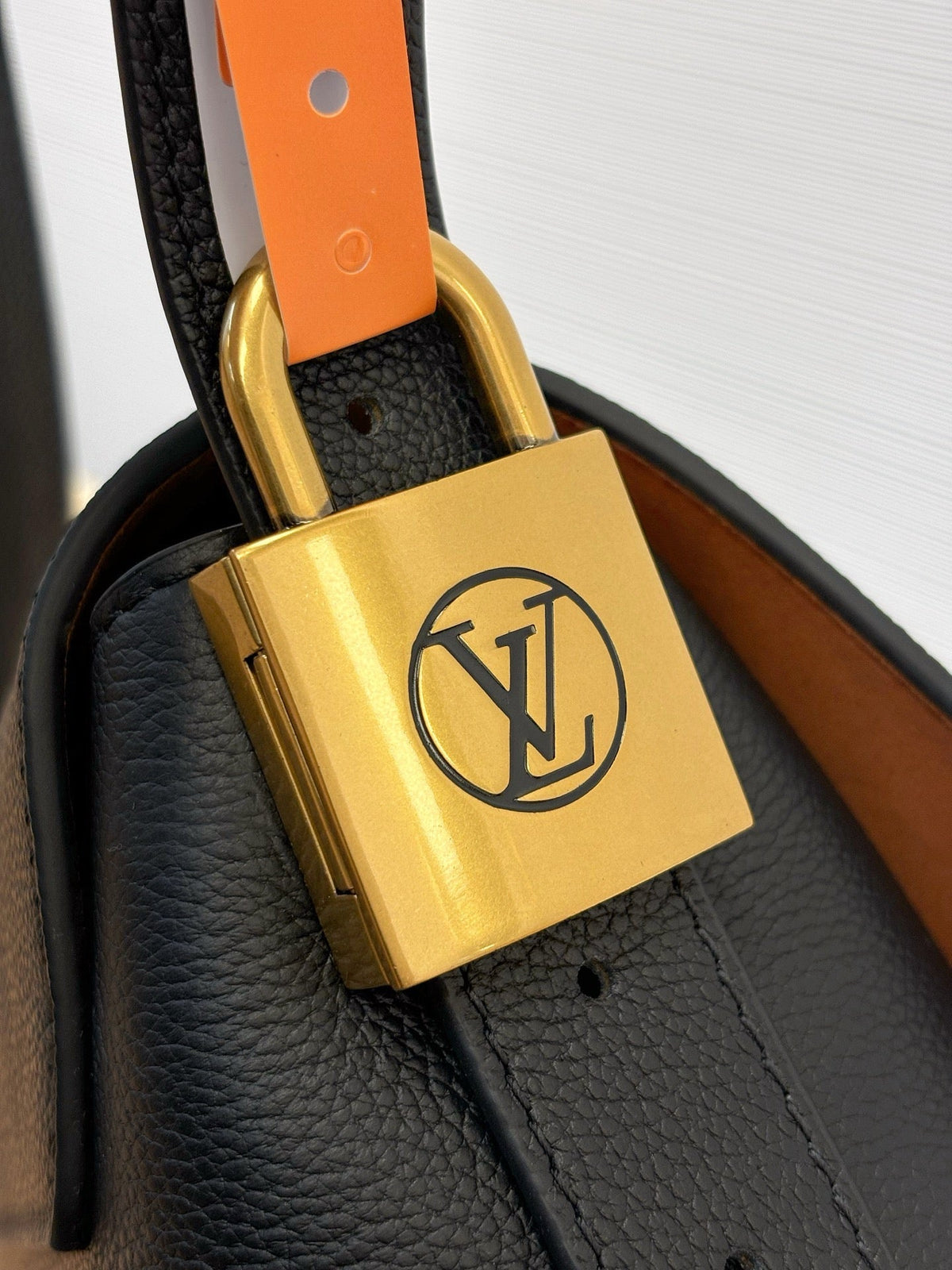 LB1221 Low Key Messenger / 11.8 x 7.1 x 4.7 inches / HIGHEST QUALITY VERSION