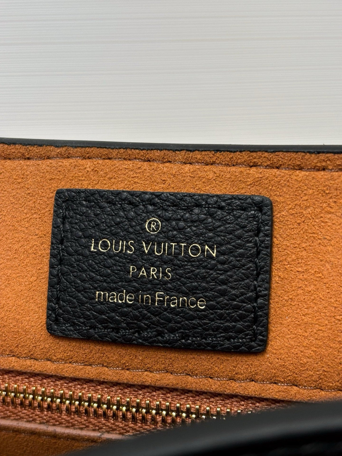 LB1221 Low Key Messenger / 11.8 x 7.1 x 4.7 inches / HIGHEST QUALITY VERSION