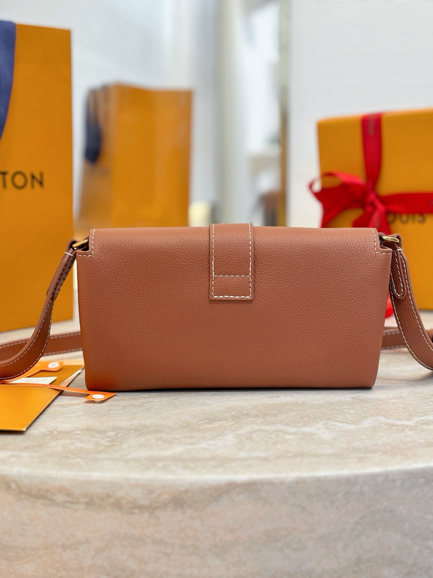LB1222 Wallet On Chain Low Key / 8.7 x 5.1 x 1.4 inches / HIGHEST QUALITY VERSION