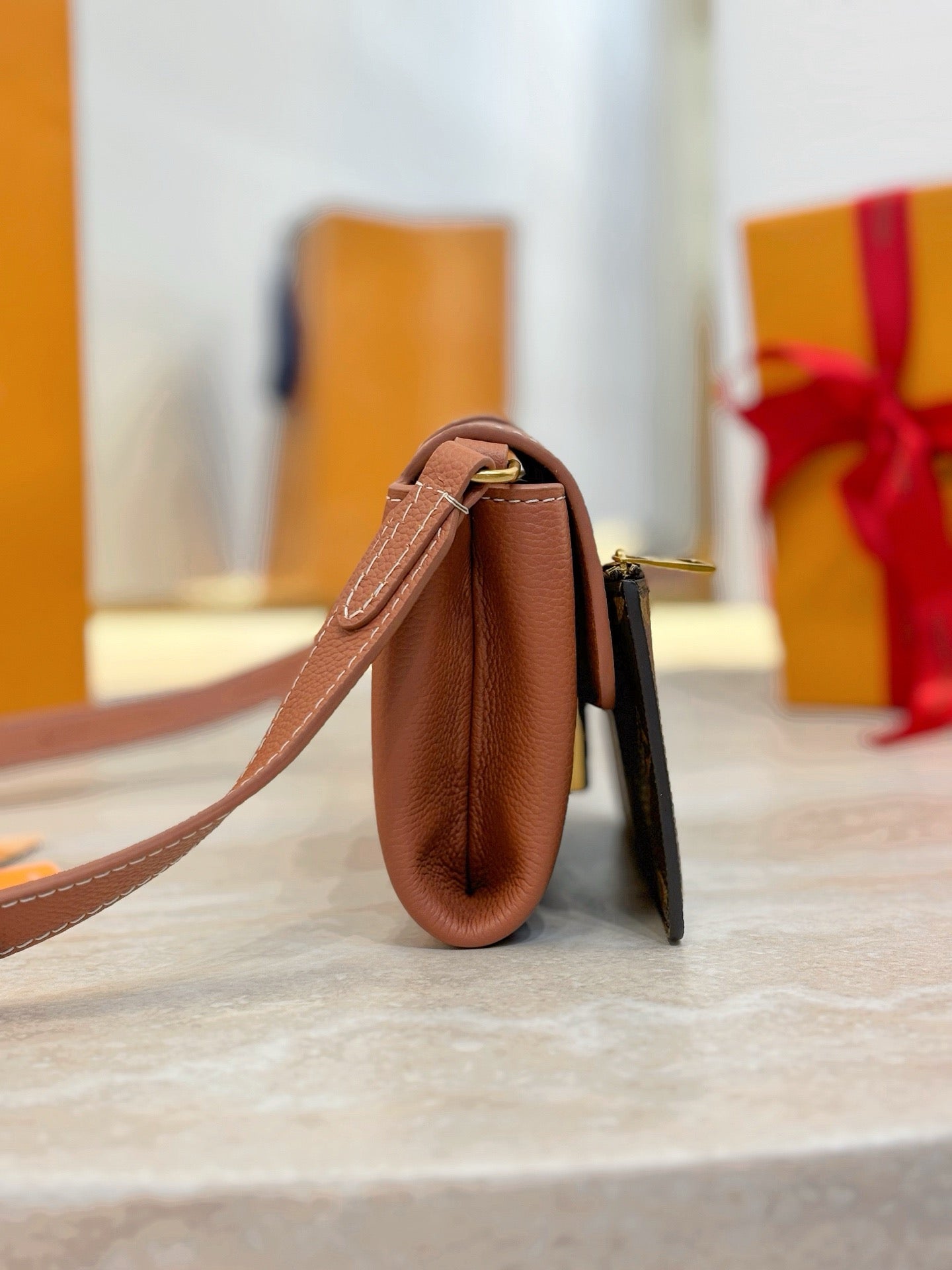 LB1222 Wallet On Chain Low Key / 8.7 x 5.1 x 1.4 inches / HIGHEST QUALITY VERSION