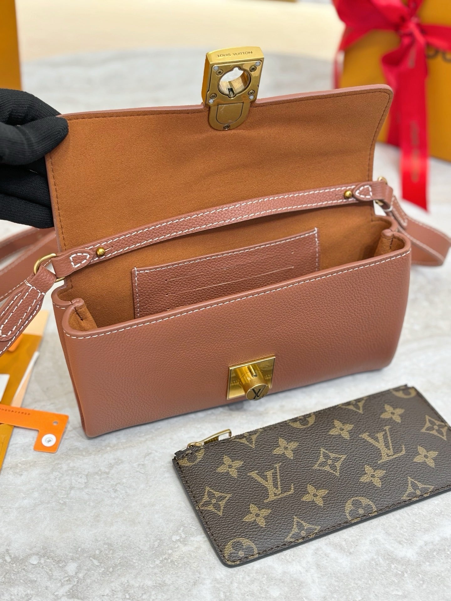 LB1222 Wallet On Chain Low Key / 8.7 x 5.1 x 1.4 inches / HIGHEST QUALITY VERSION