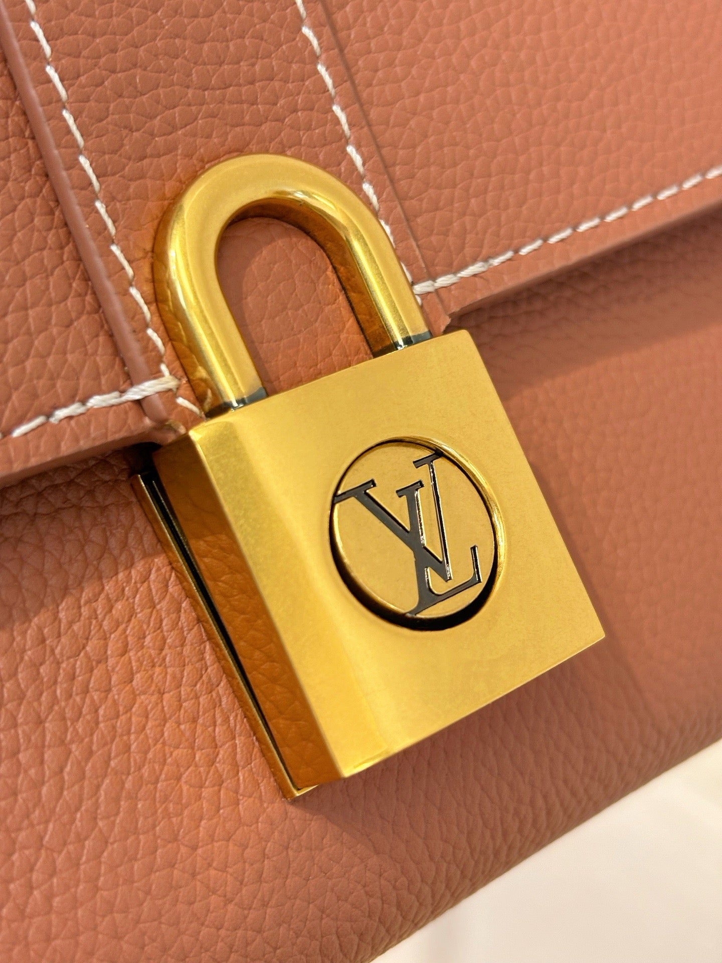 LB1222 Wallet On Chain Low Key / 8.7 x 5.1 x 1.4 inches / HIGHEST QUALITY VERSION