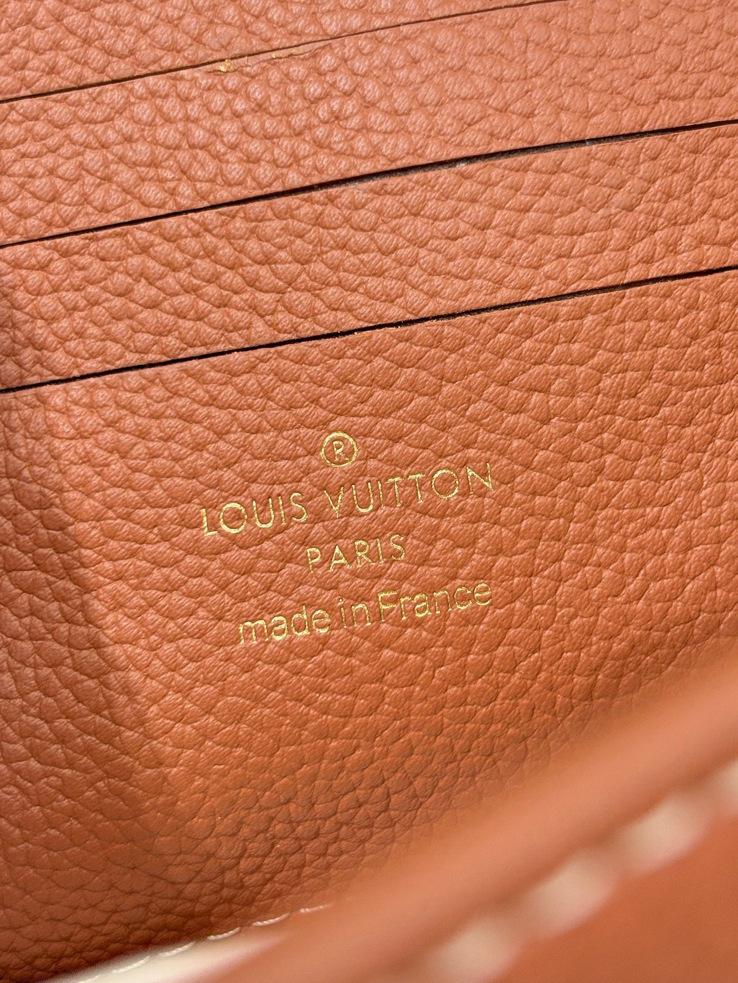 LB1222 Wallet On Chain Low Key / 8.7 x 5.1 x 1.4 inches / HIGHEST QUALITY VERSION