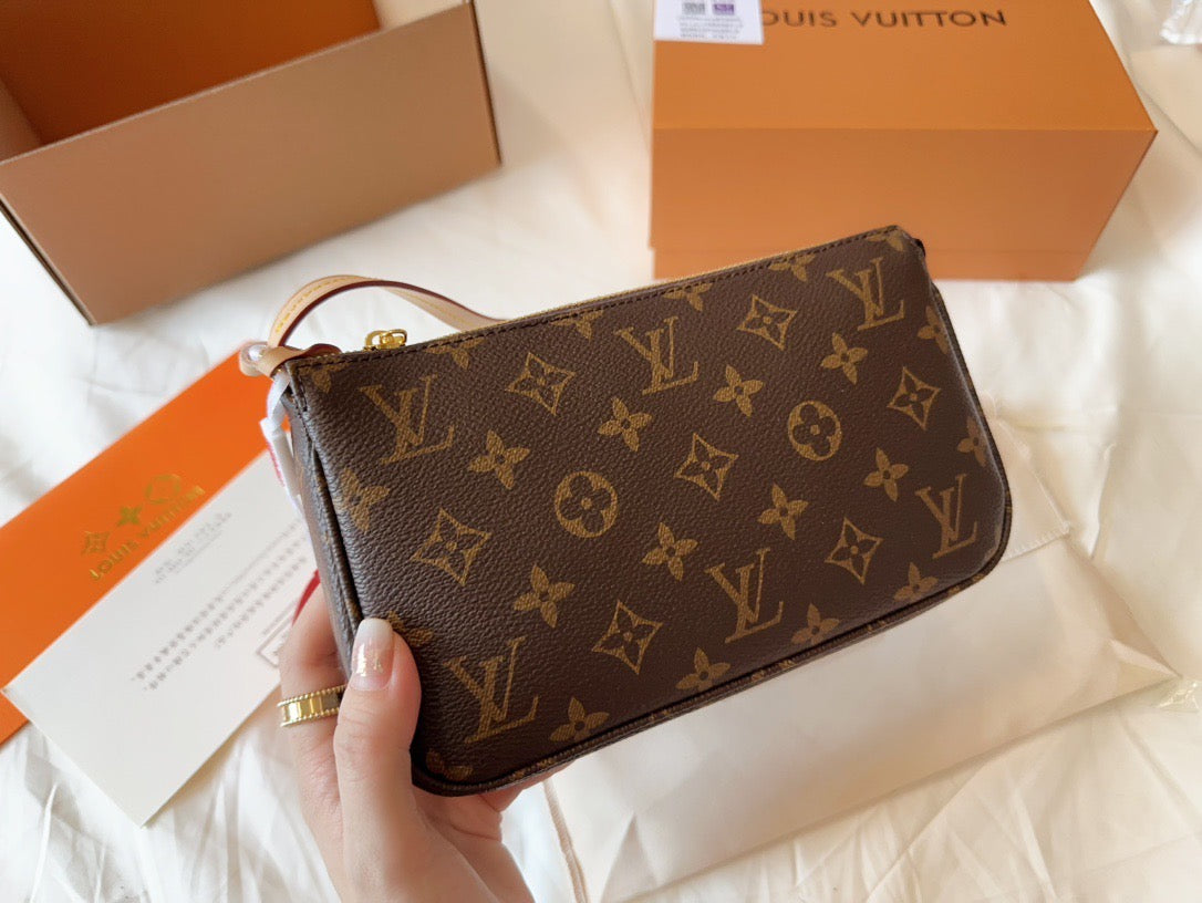 LB870 Pochette Accessoires / 9.3 x 5.3 x 1.6 inches