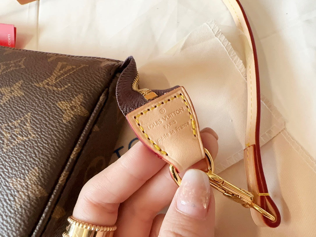LB870 Pochette Accessoires / 9.3 x 5.3 x 1.6 inches