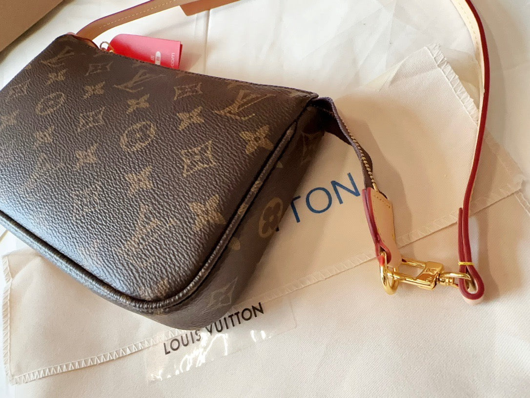 LB870 Pochette Accessoires / 9.3 x 5.3 x 1.6 inches