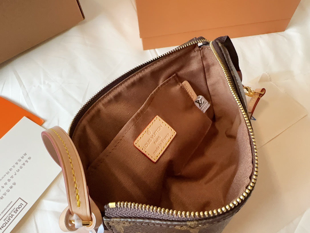 LB870 Pochette Accessoires / 9.3 x 5.3 x 1.6 inches