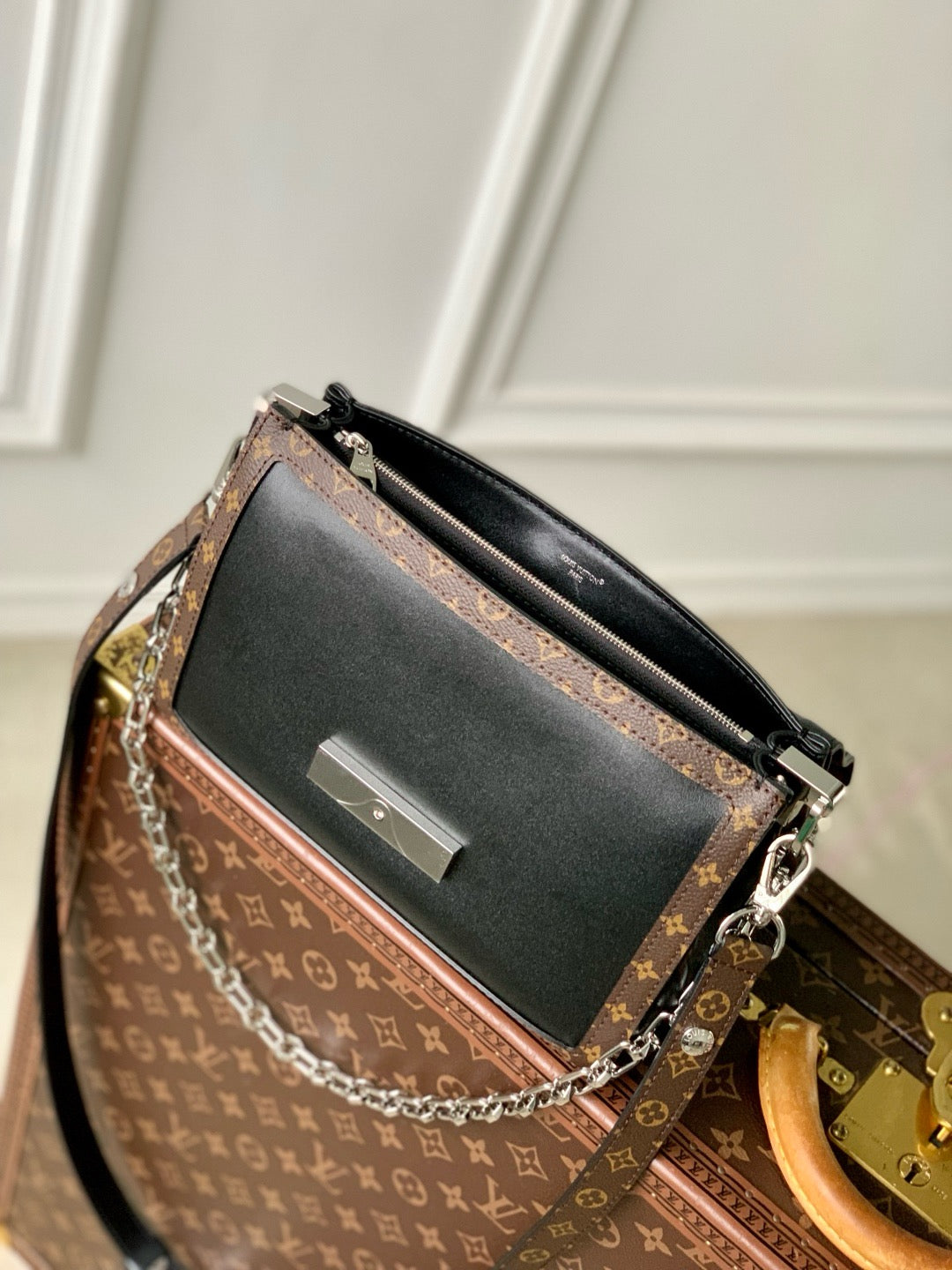 LB1225 Dauphine Soft Vibe MM / 9.4 x 6.7 x 3.5 inches / HIGHEST QUALITY VERSION