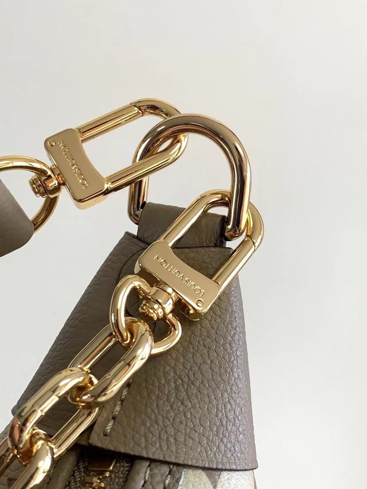 LB904 Loop Hobo / HIGHEST QUALITY VERSION / 15 x 10.2 x 3.9 inches