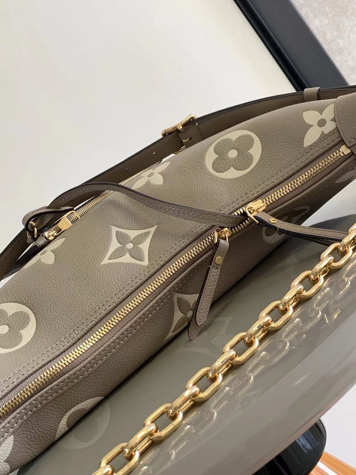 LB904 Loop Hobo / HIGHEST QUALITY VERSION / 15 x 10.2 x 3.9 inches