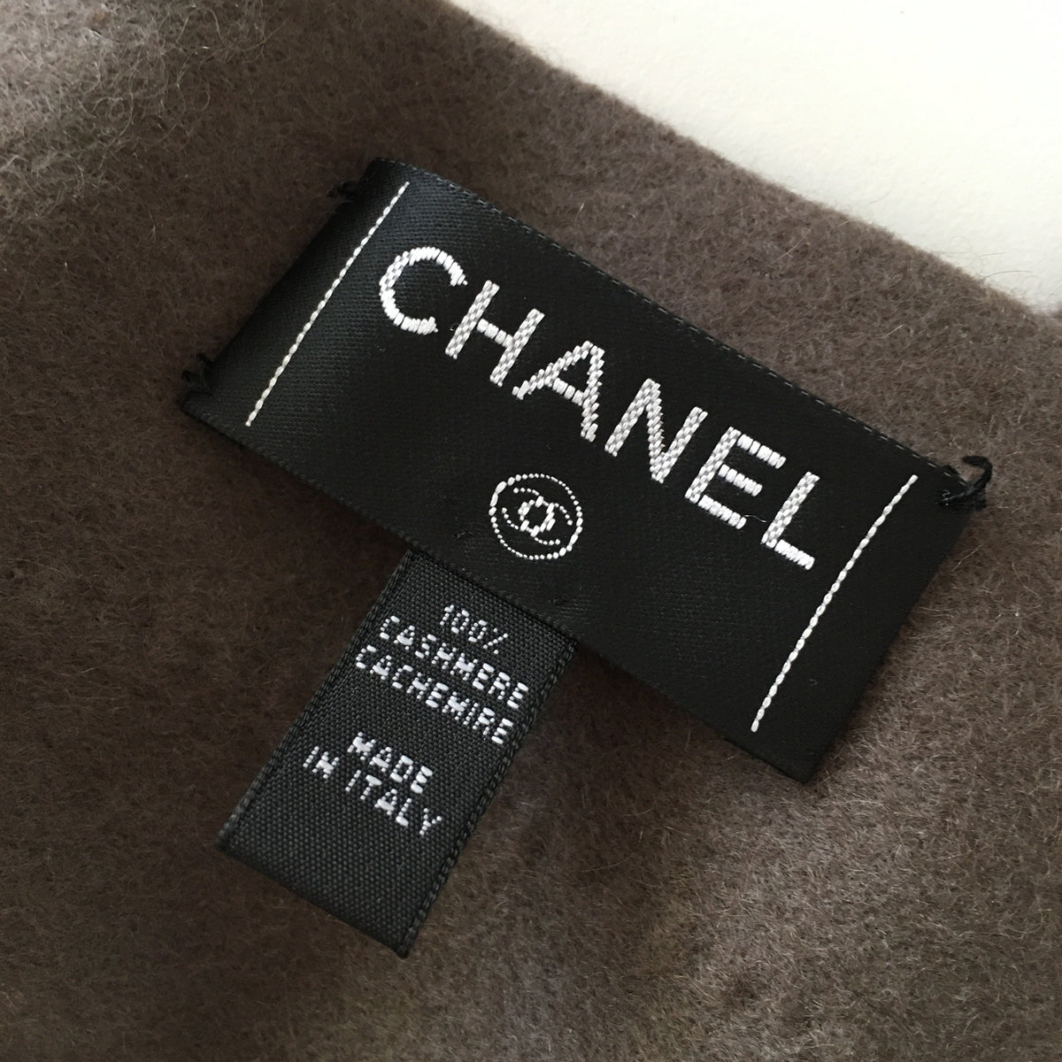 CHANEL Scarf in Grey Cachemire