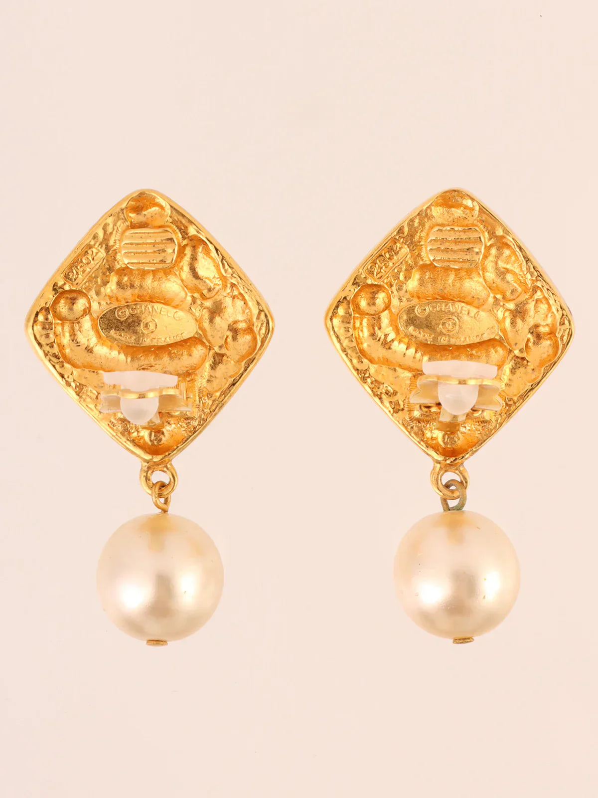 Top Quality Chanel Diamond Cc Mark Plate Pearl Swing Earrings Gold