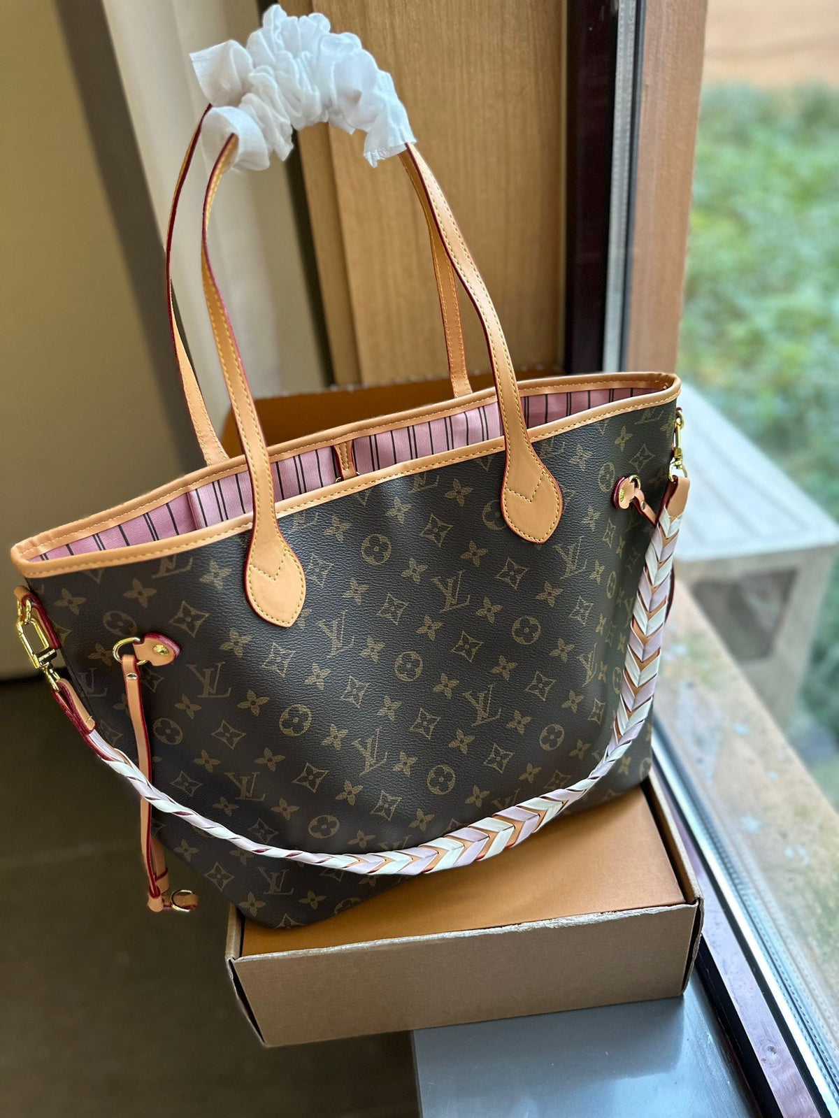 LB873 Braided Neverfull MM / 12.2 x 11 x 5.5 inches