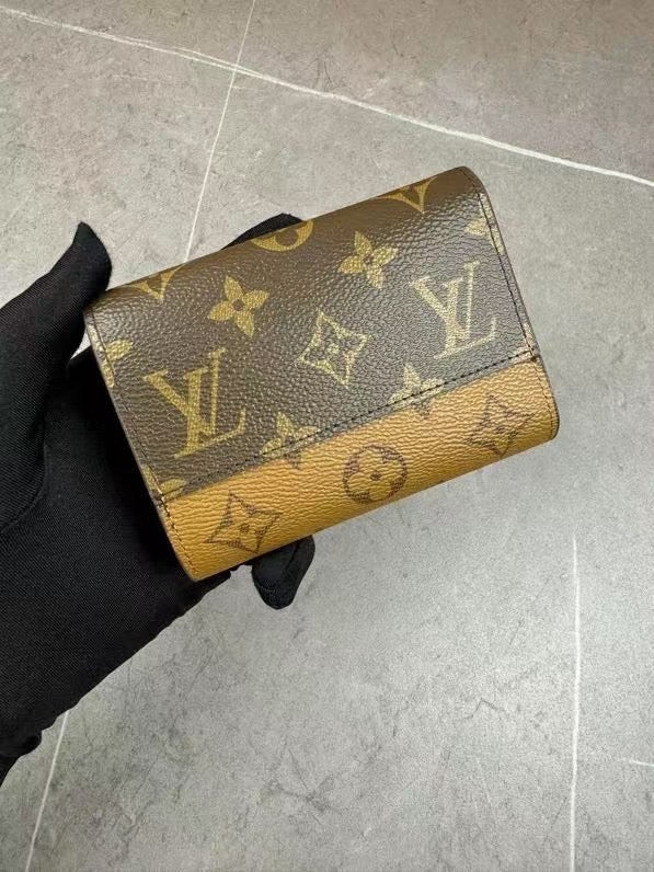 LB1236 Victorine Wallet / 4.7 x 3.7 x 1 inches