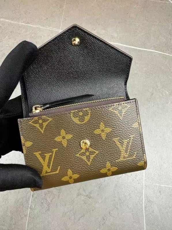 LB1236 Victorine Wallet / 4.7 x 3.7 x 1 inches